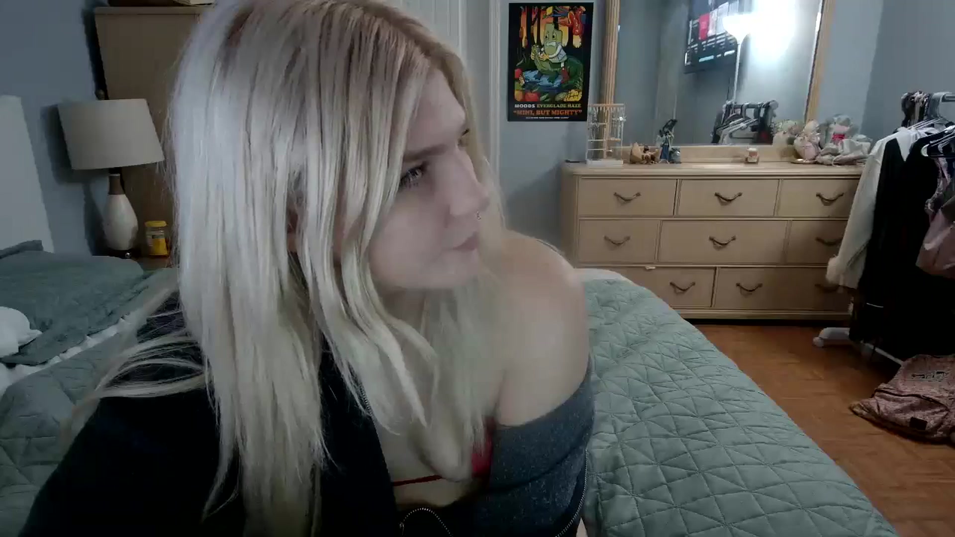 Gallery image thumbnail from DuckChan0's myfreecams stream on, 06/02/2024, 24:52 image 8 of 20