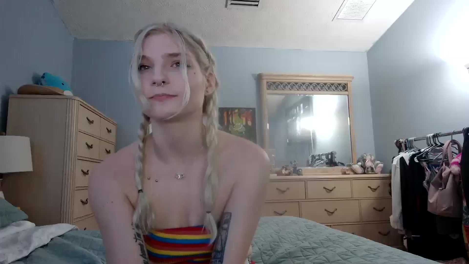 Gallery image thumbnail from DuckChan0's myfreecams stream on, 06/02/2024, 22:18 image 13 of 20