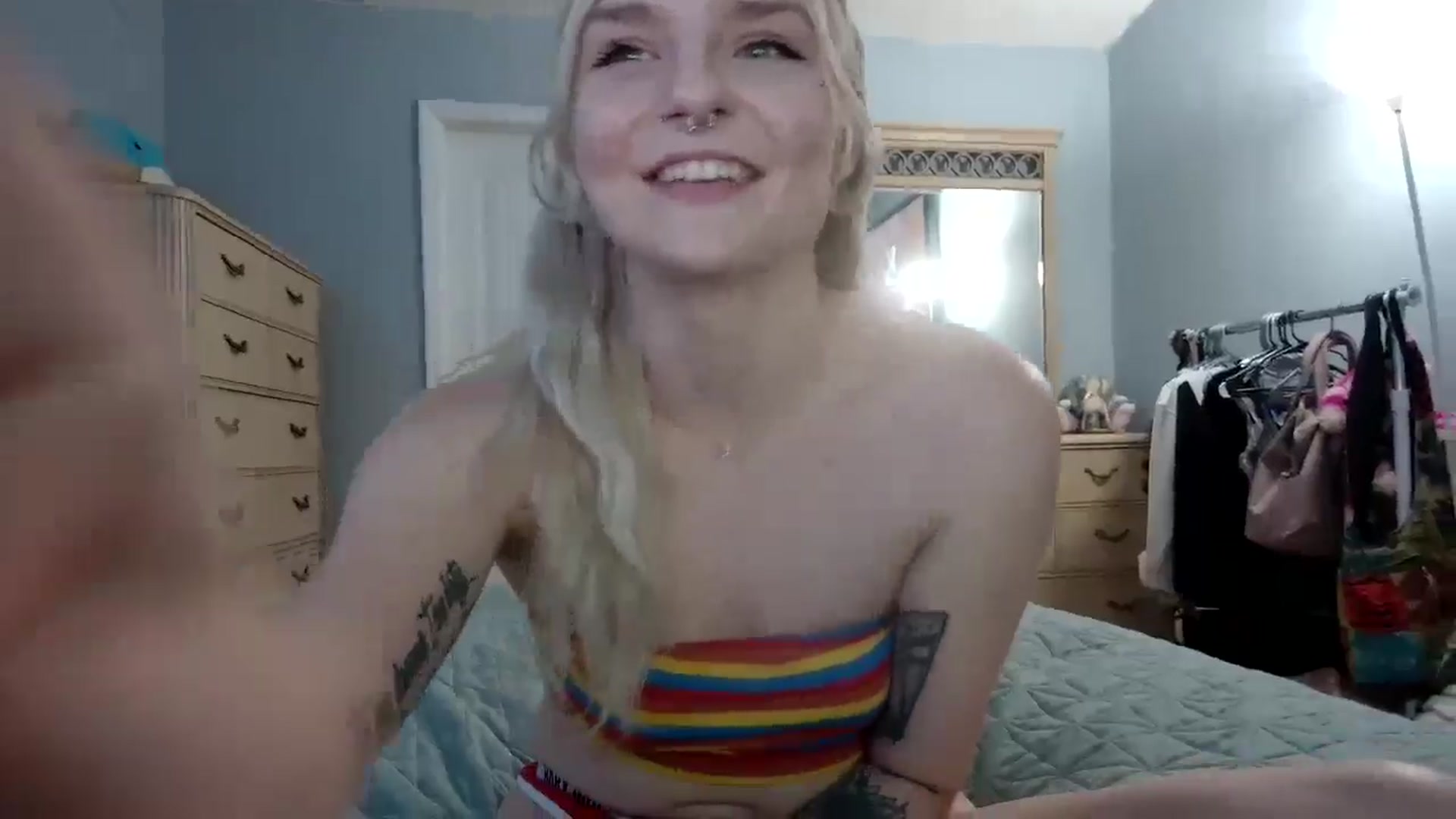 Gallery image thumbnail from DuckChan0's myfreecams stream on, 06/02/2024, 22:44 image 10 of 20