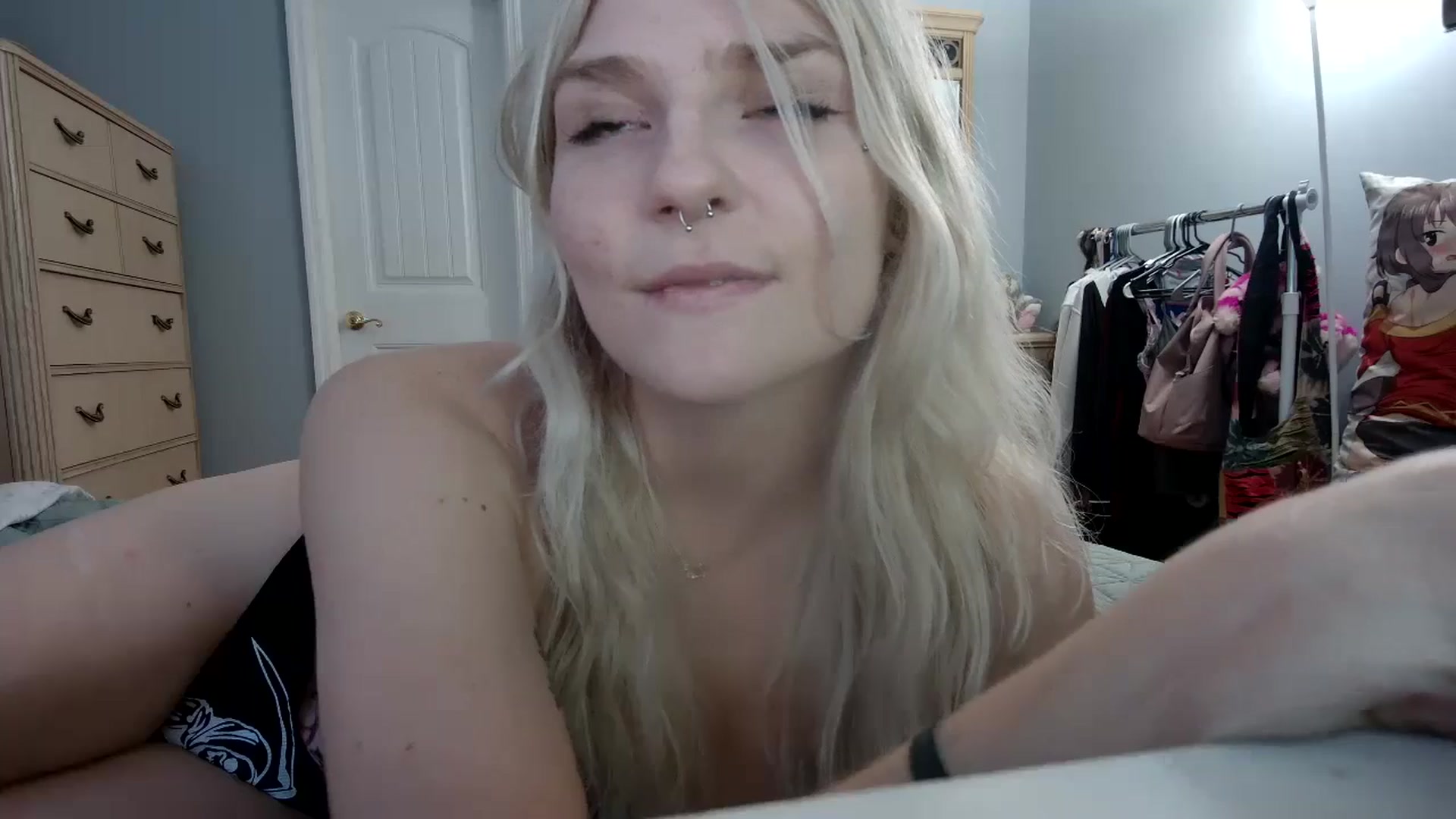 Gallery image thumbnail from DuckChan0's myfreecams stream on, 06/02/2024, 23:20 image 15 of 20