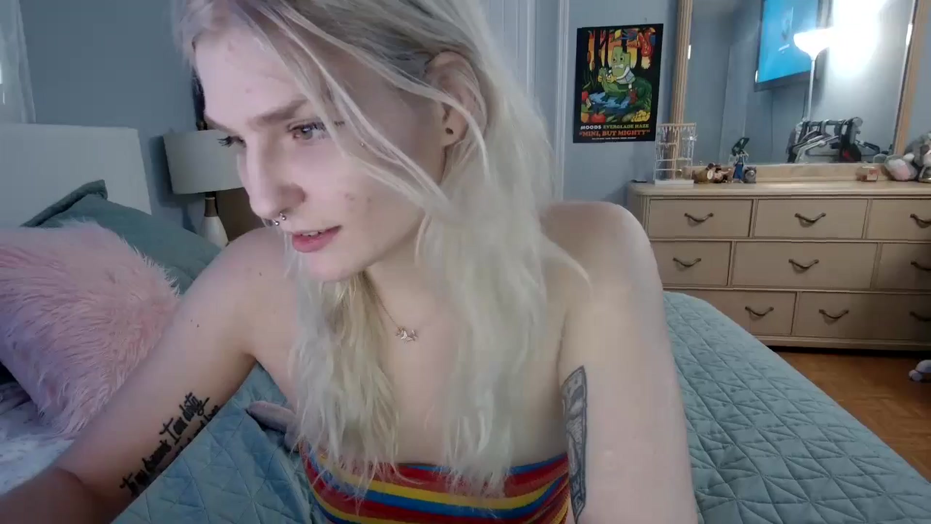 Gallery image thumbnail from DuckChan0's myfreecams stream on, 06/02/2024, 23:52 image 13 of 20