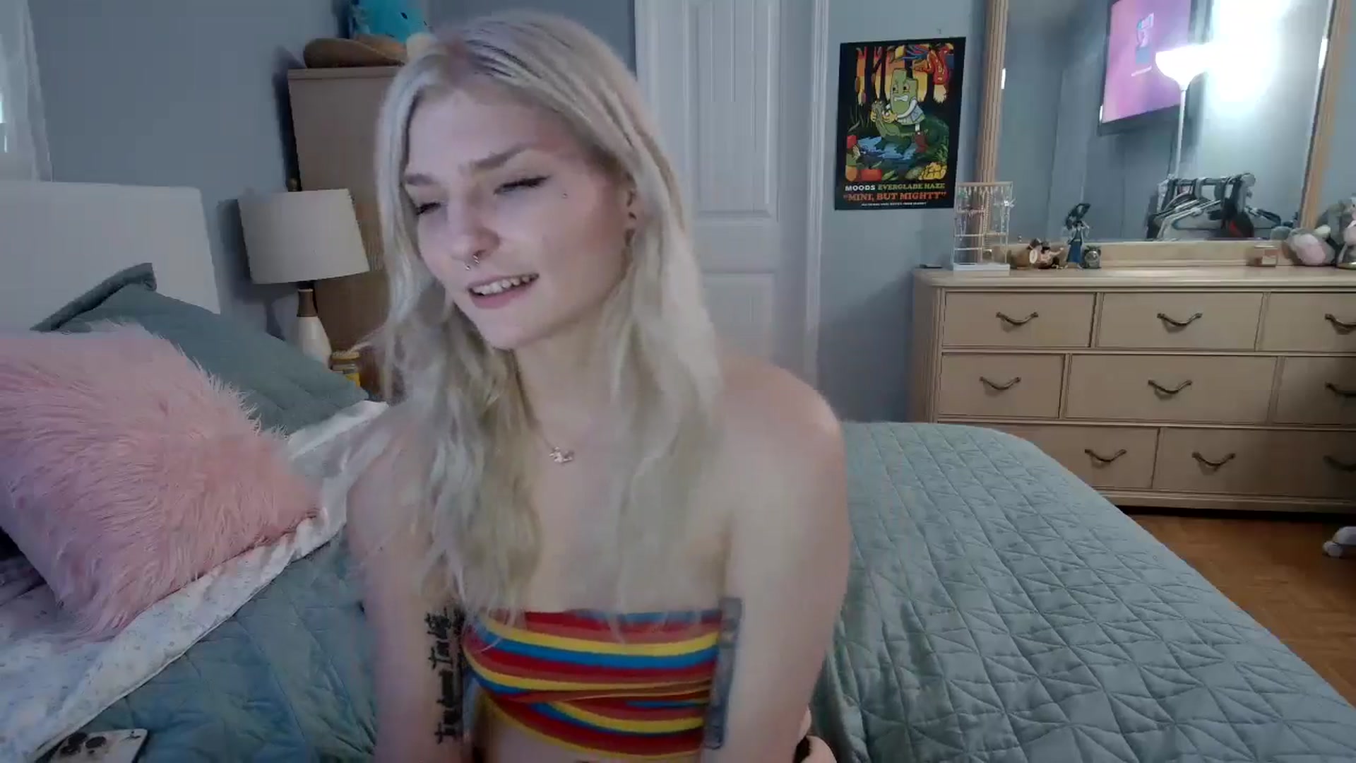 Gallery image thumbnail from DuckChan0's myfreecams stream on, 06/02/2024, 23:52 image 7 of 20