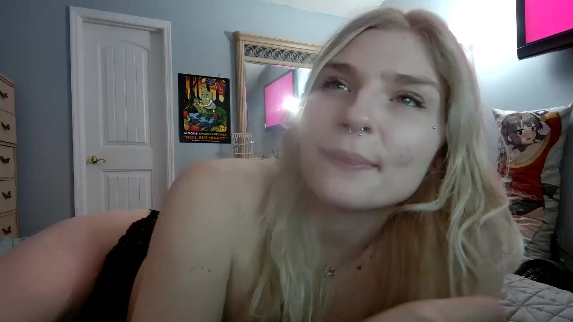 Gallery image thumbnail from DuckChan0's myfreecams stream on, 06/03/2024, 22:15 image 9 of 20