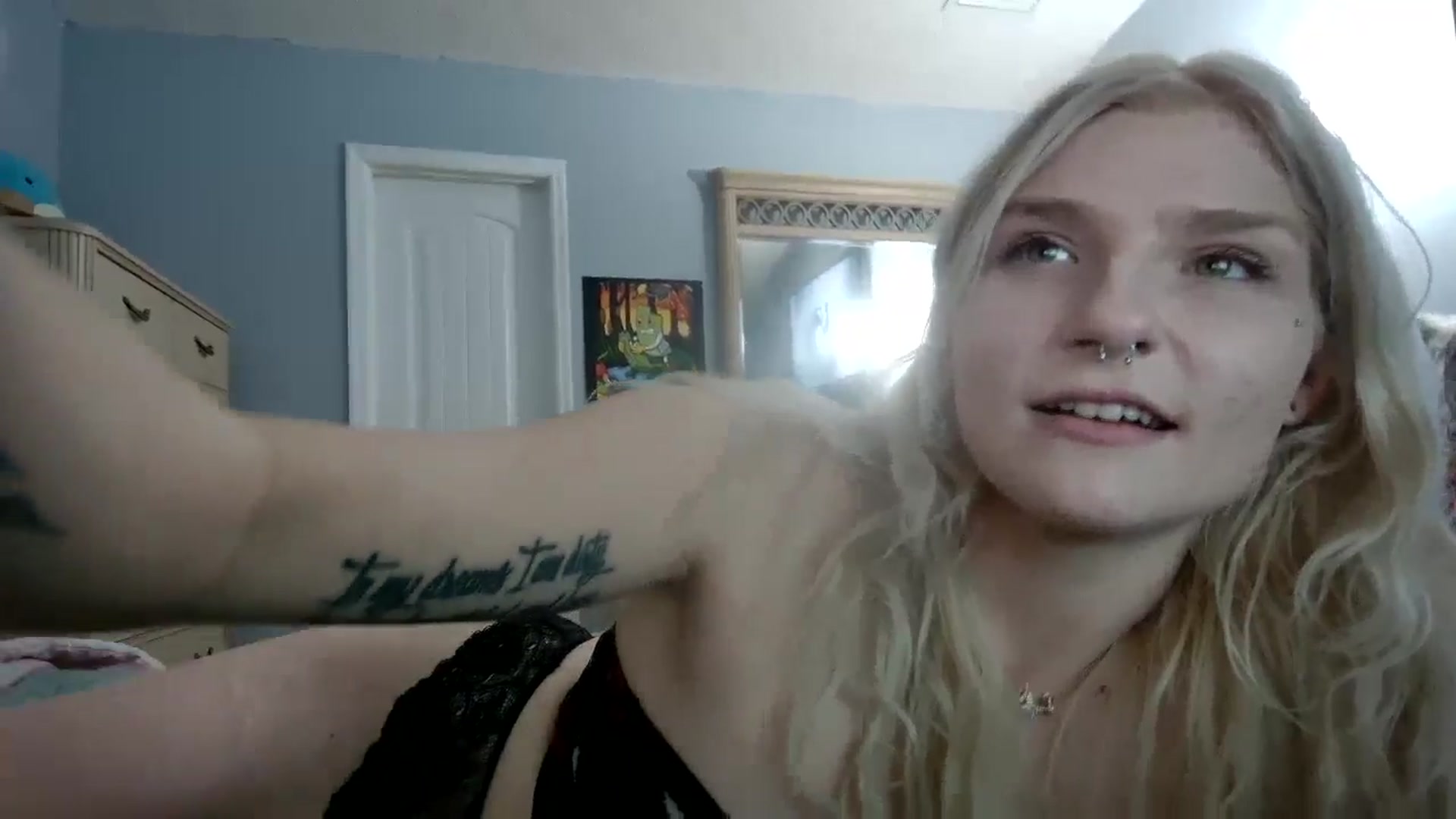 Gallery image thumbnail from DuckChan0's myfreecams stream on, 06/03/2024, 22:15 image 16 of 20