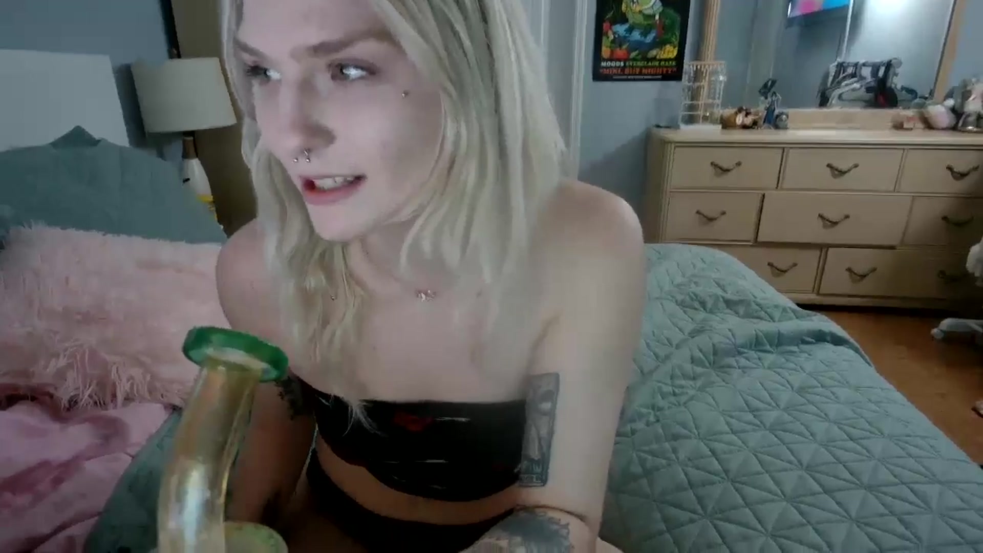 Gallery image thumbnail from DuckChan0's myfreecams stream on, 06/03/2024, 22:34 image 2 of 20