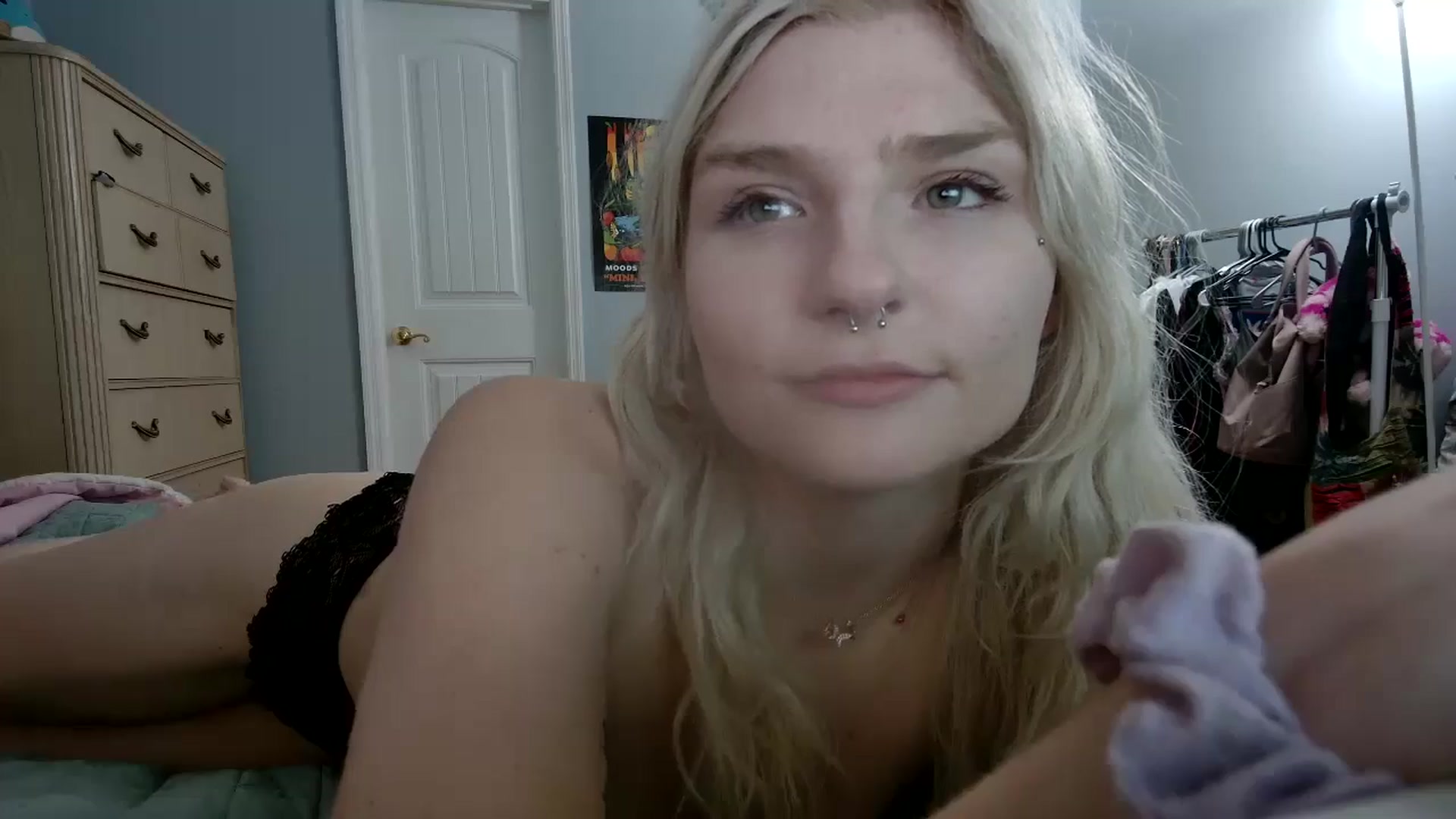 Gallery image thumbnail from DuckChan0's myfreecams stream on, 06/03/2024, 22:34 image 10 of 20