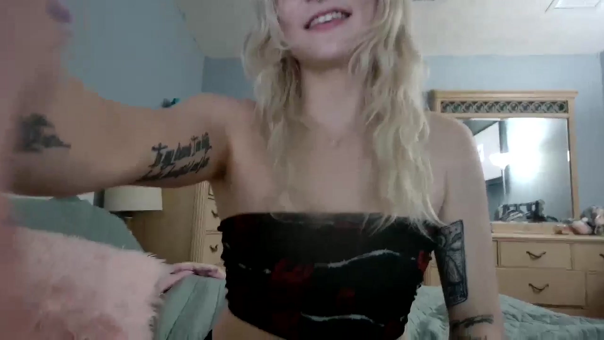 Gallery image thumbnail from DuckChan0's myfreecams stream on, 06/03/2024, 22:34 image 13 of 20