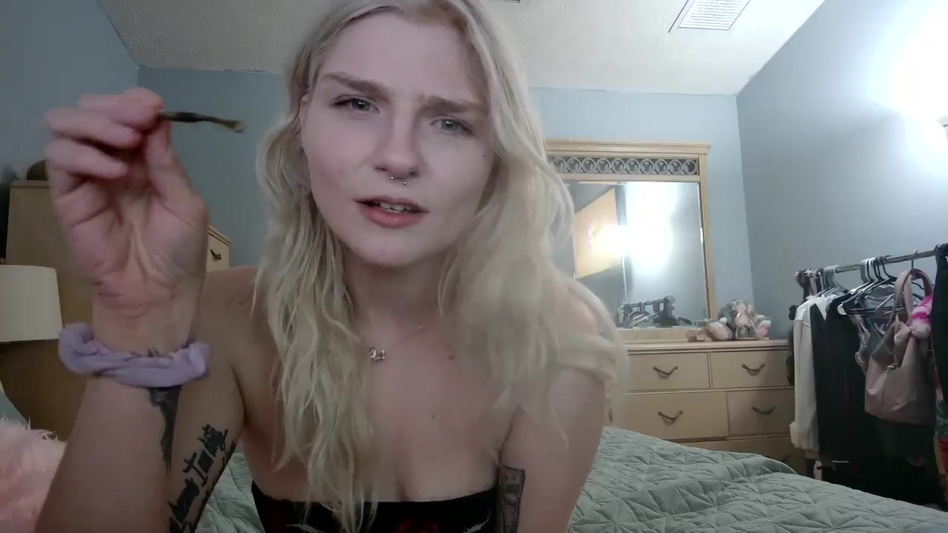 Gallery image thumbnail from DuckChan0's myfreecams stream on, 06/03/2024, 23:24 image 4 of 20