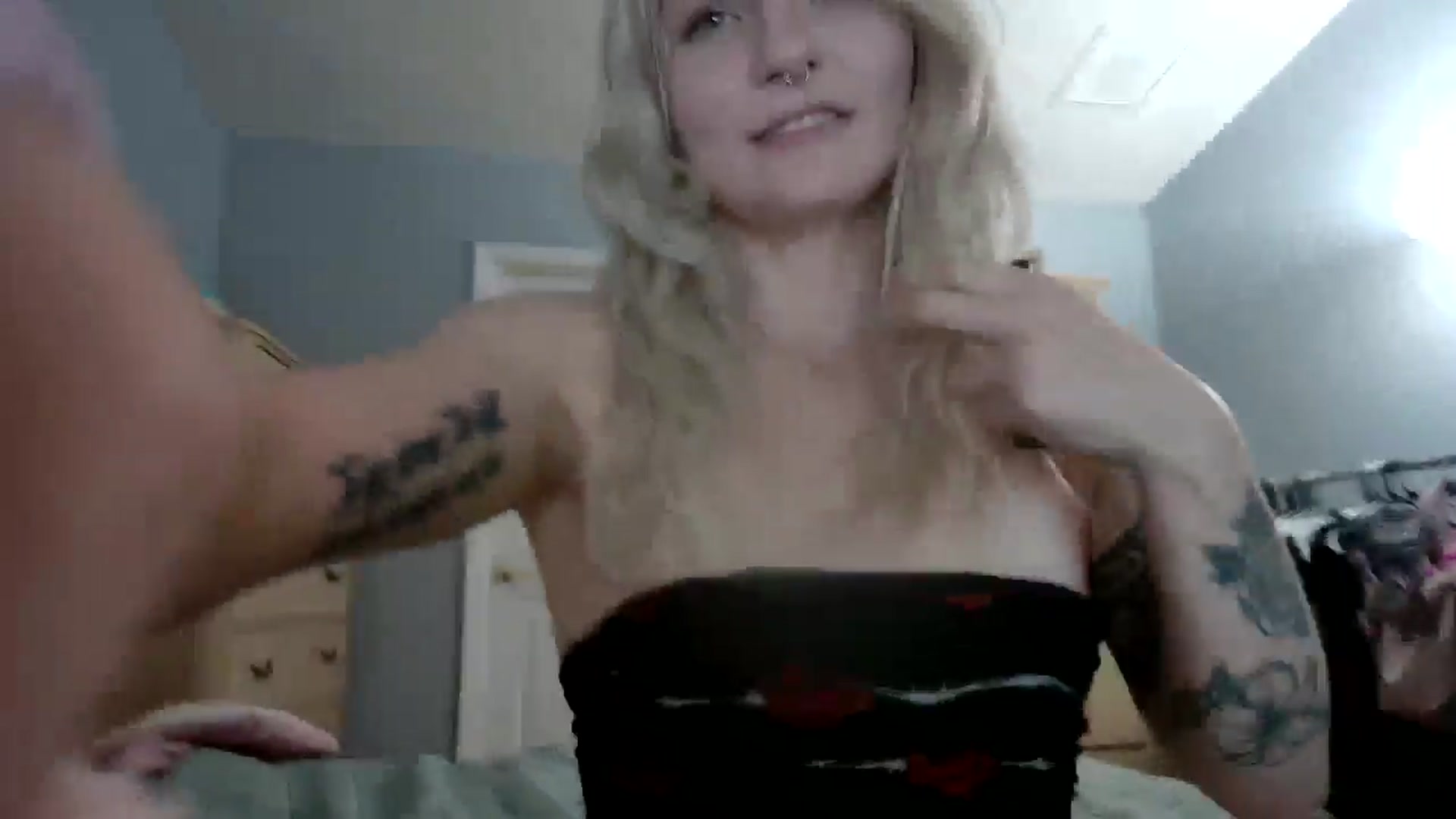 Gallery image thumbnail from DuckChan0's myfreecams stream on, 06/03/2024, 23:24 image 17 of 20
