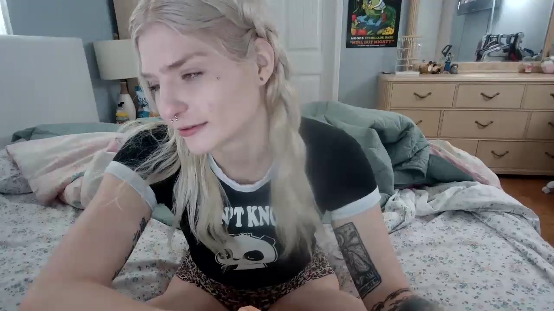 Gallery image thumbnail from DuckChan0's myfreecams stream on, 06/04/2024, 13:38 image 5 of 20