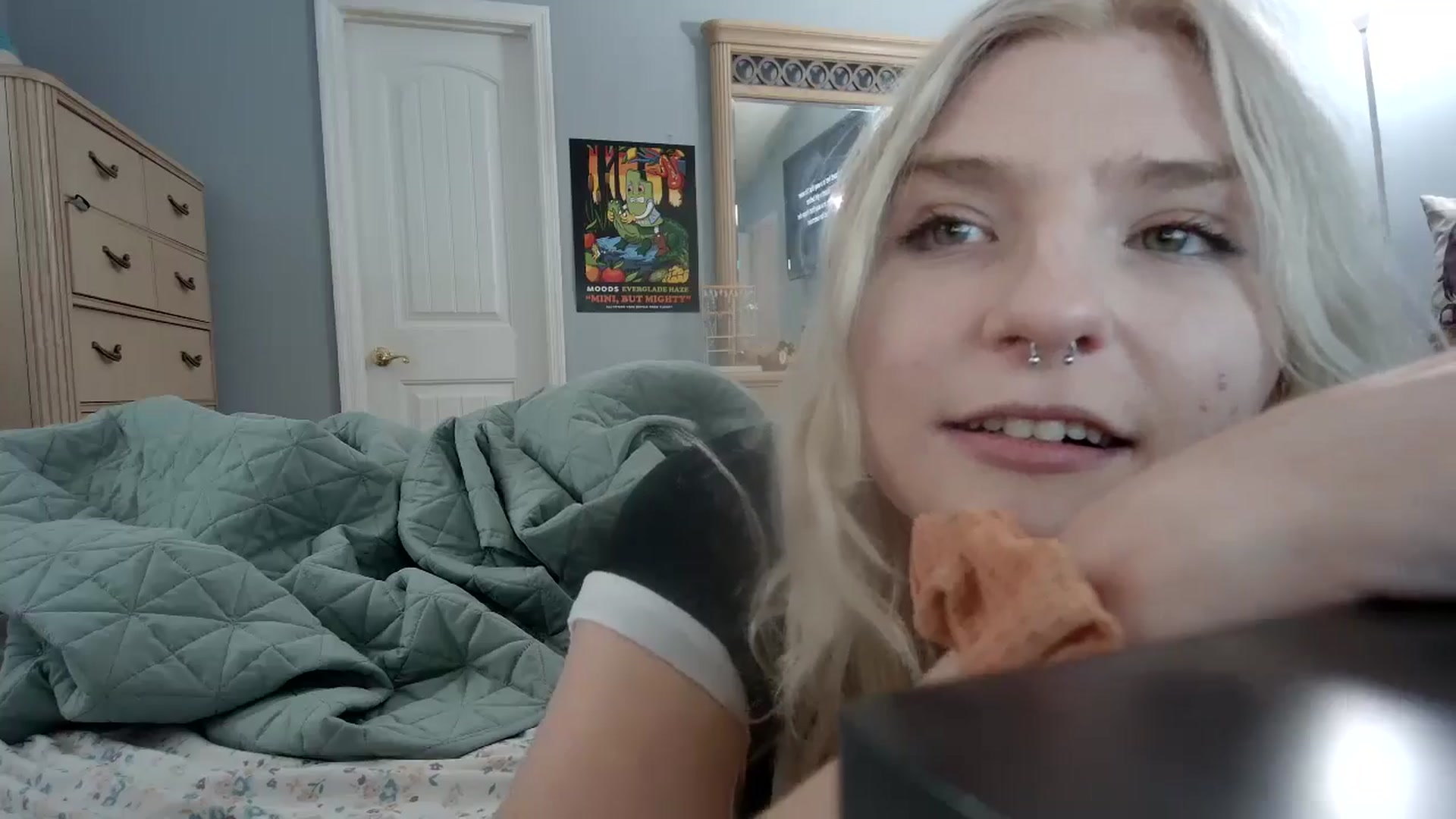 Gallery image thumbnail from DuckChan0's myfreecams stream on, 06/04/2024, 13:38 image 15 of 20