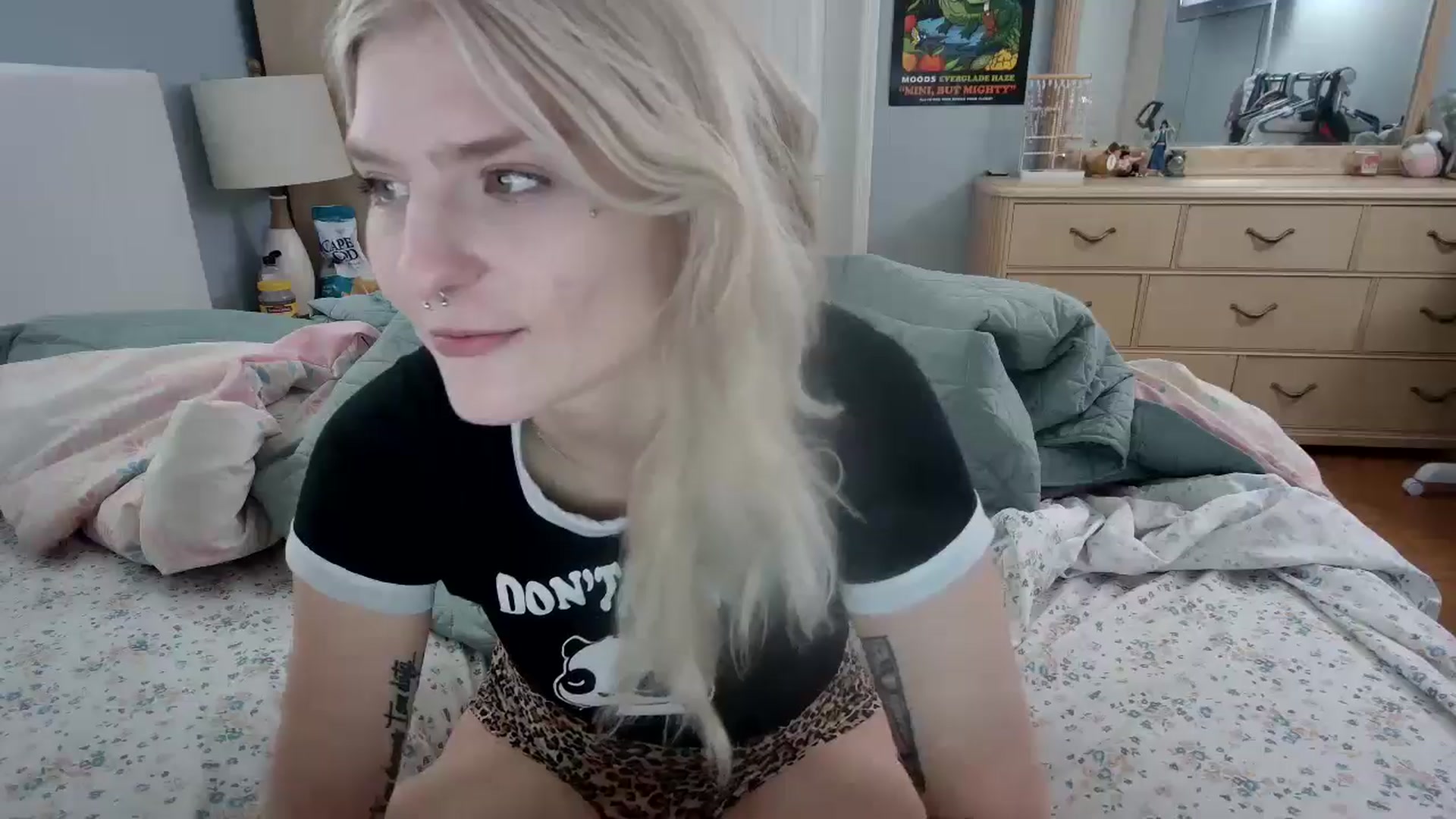 Gallery image thumbnail from DuckChan0's myfreecams stream on, 06/04/2024, 13:38 image 12 of 20