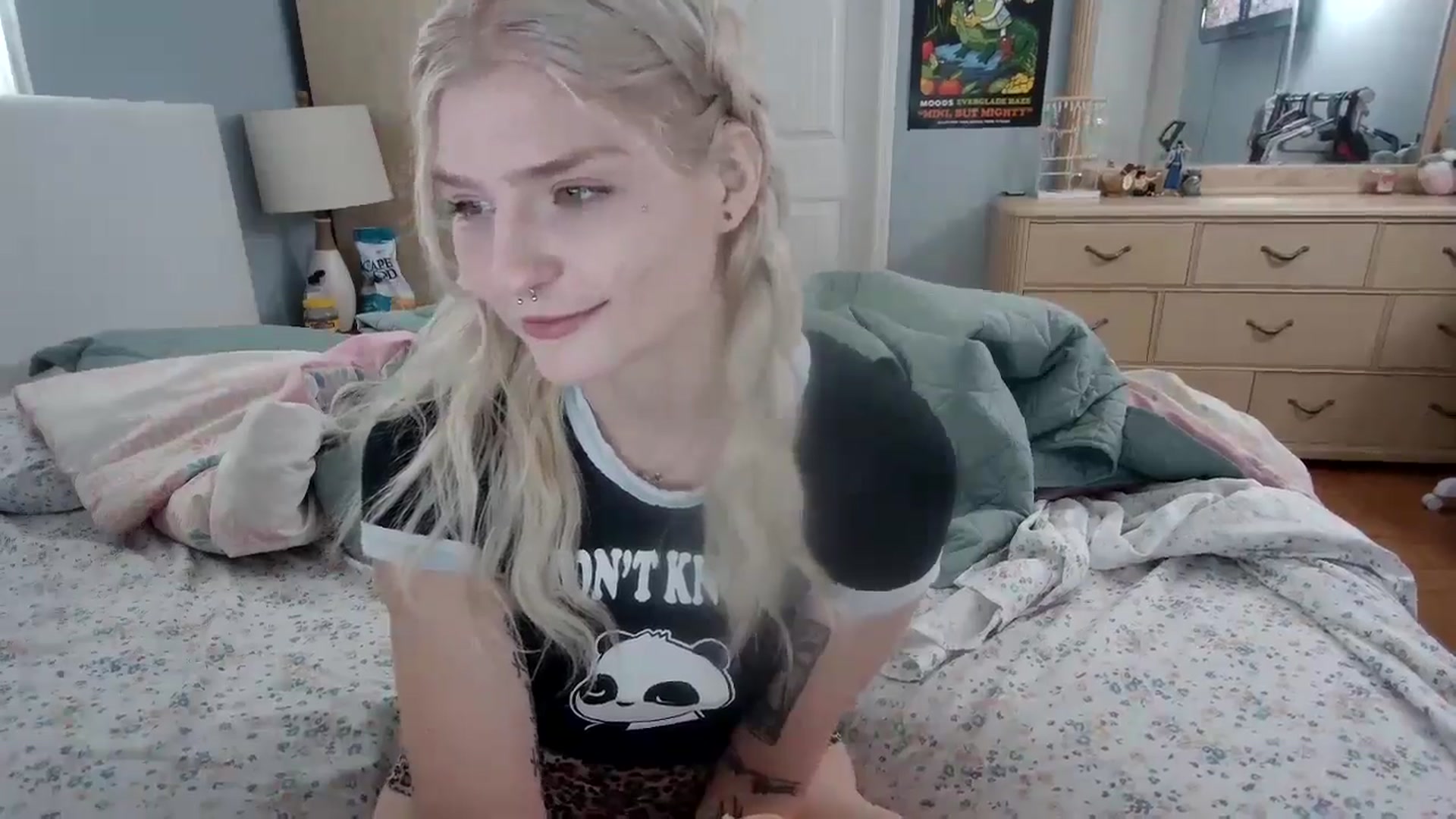 Gallery image thumbnail from DuckChan0's myfreecams stream on, 06/04/2024, 13:38 image 6 of 20