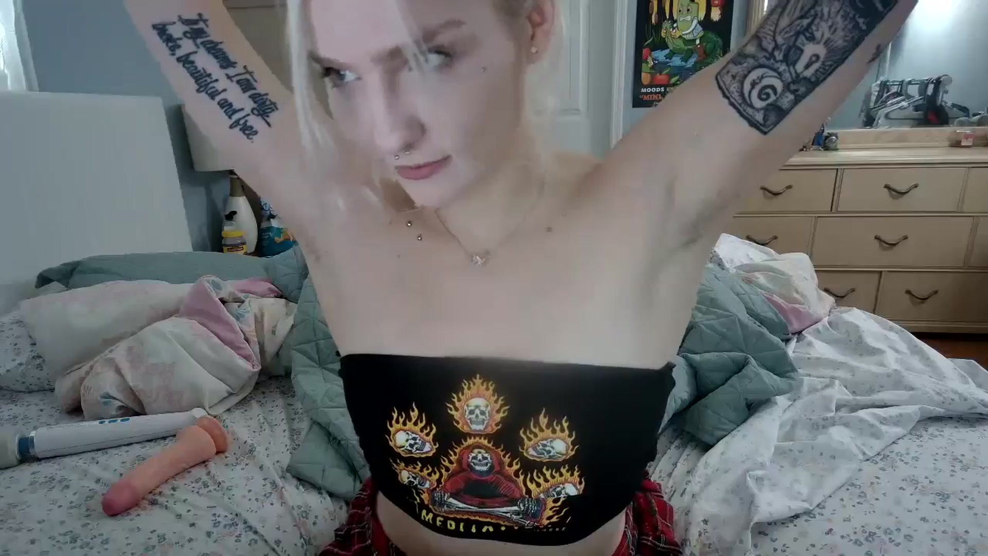 Gallery image thumbnail from DuckChan0's myfreecams stream on, 06/04/2024, 14:21 image 12 of 20
