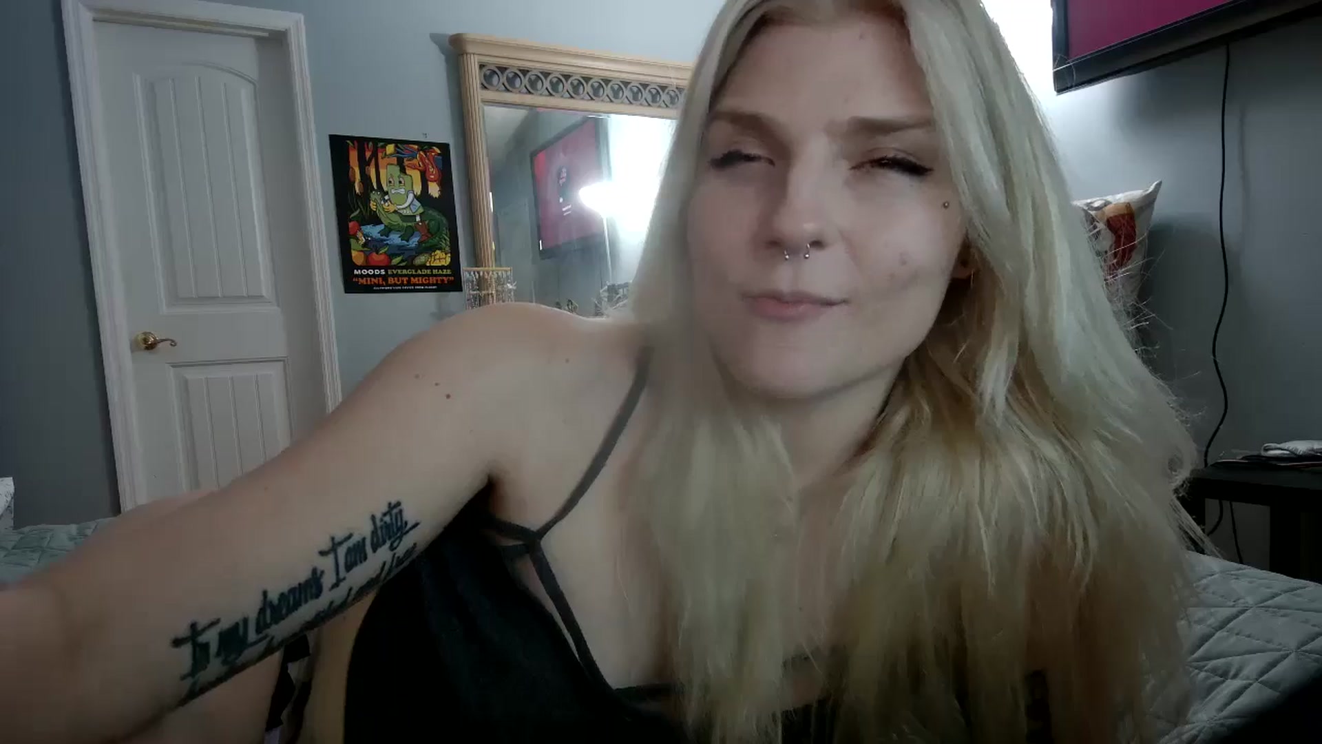 Gallery image thumbnail from DuckChan0's myfreecams stream on, 06/05/2024, 24:20 image 14 of 20