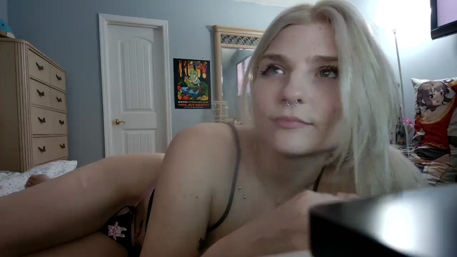 Gallery image thumbnail from DuckChan0's myfreecams stream on, 06/05/2024, 24:20 image 12 of 20