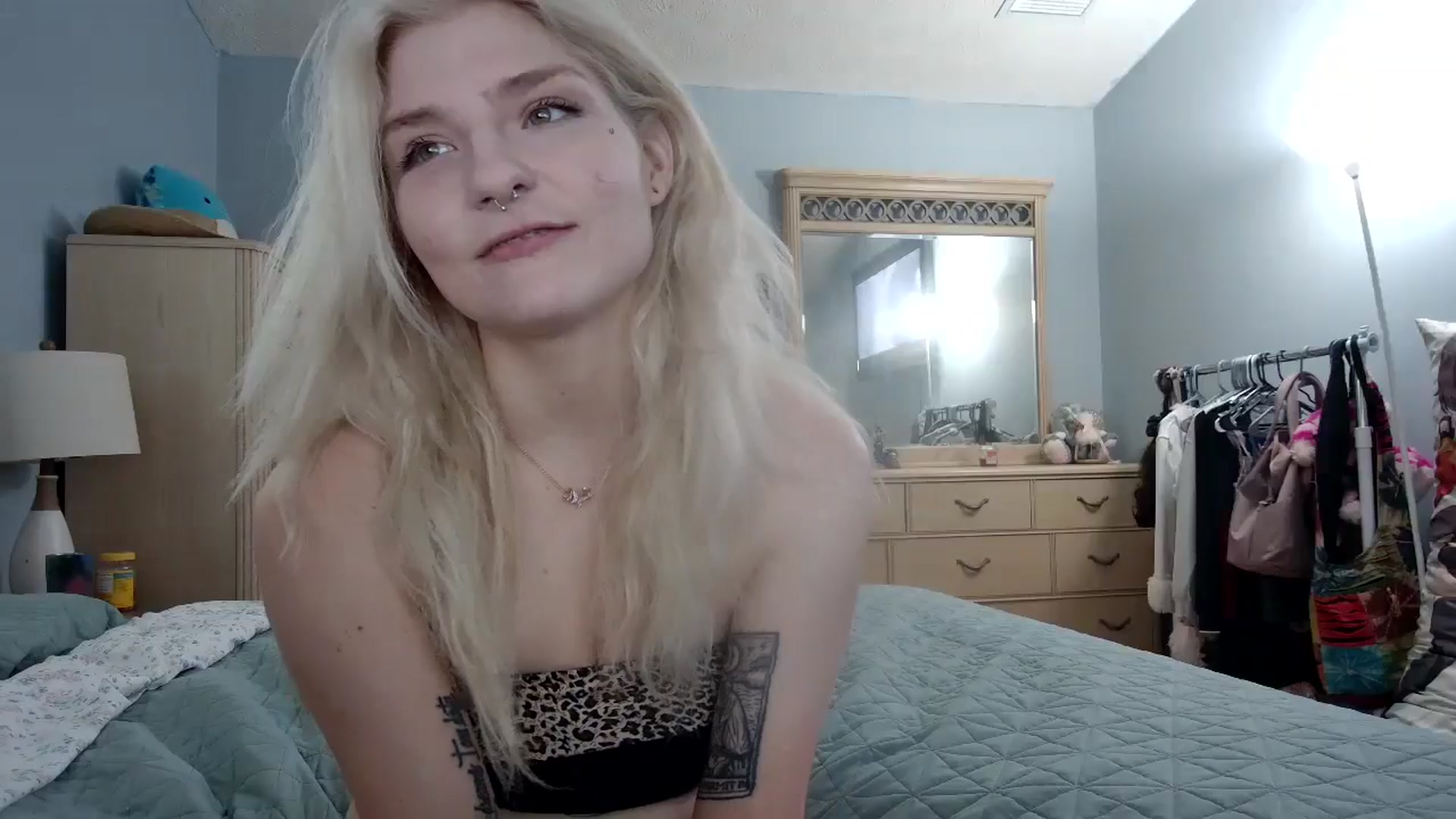Gallery image thumbnail from DuckChan0's myfreecams stream on, 06/05/2024, 13:58 image 8 of 20