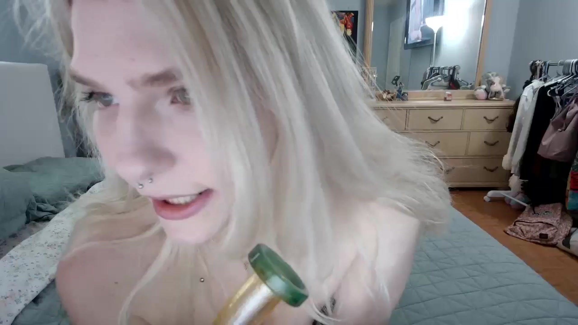 Gallery image thumbnail from DuckChan0's myfreecams stream on, 06/05/2024, 13:58 image 15 of 20