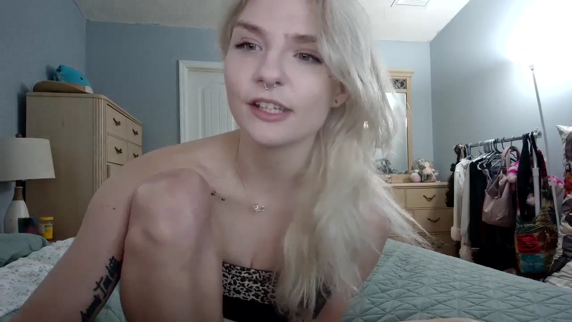 Gallery image thumbnail from DuckChan0's myfreecams stream on, 06/05/2024, 13:58 image 6 of 20