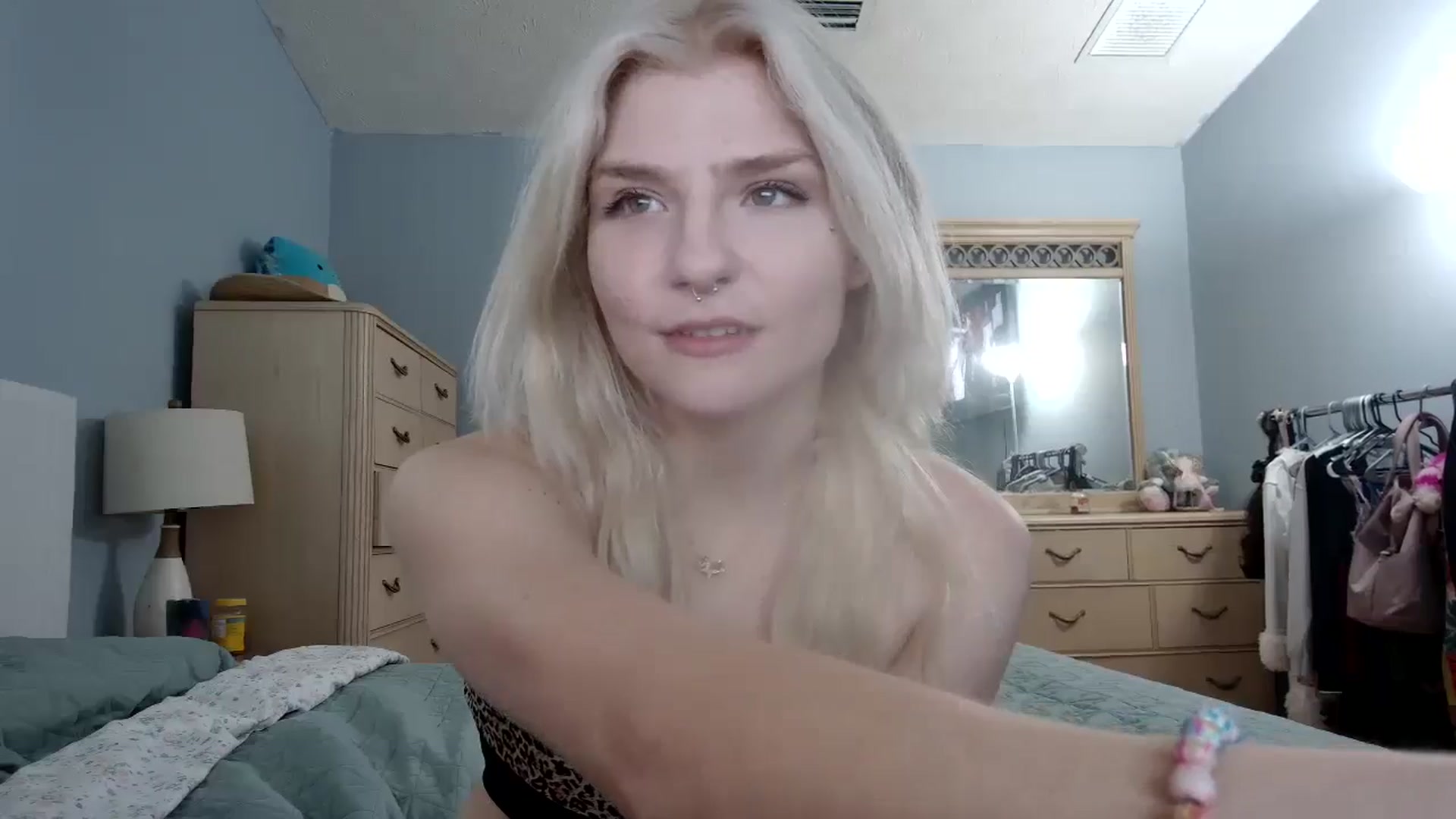 Gallery image thumbnail from DuckChan0's myfreecams stream on, 06/05/2024, 13:58 image 9 of 20
