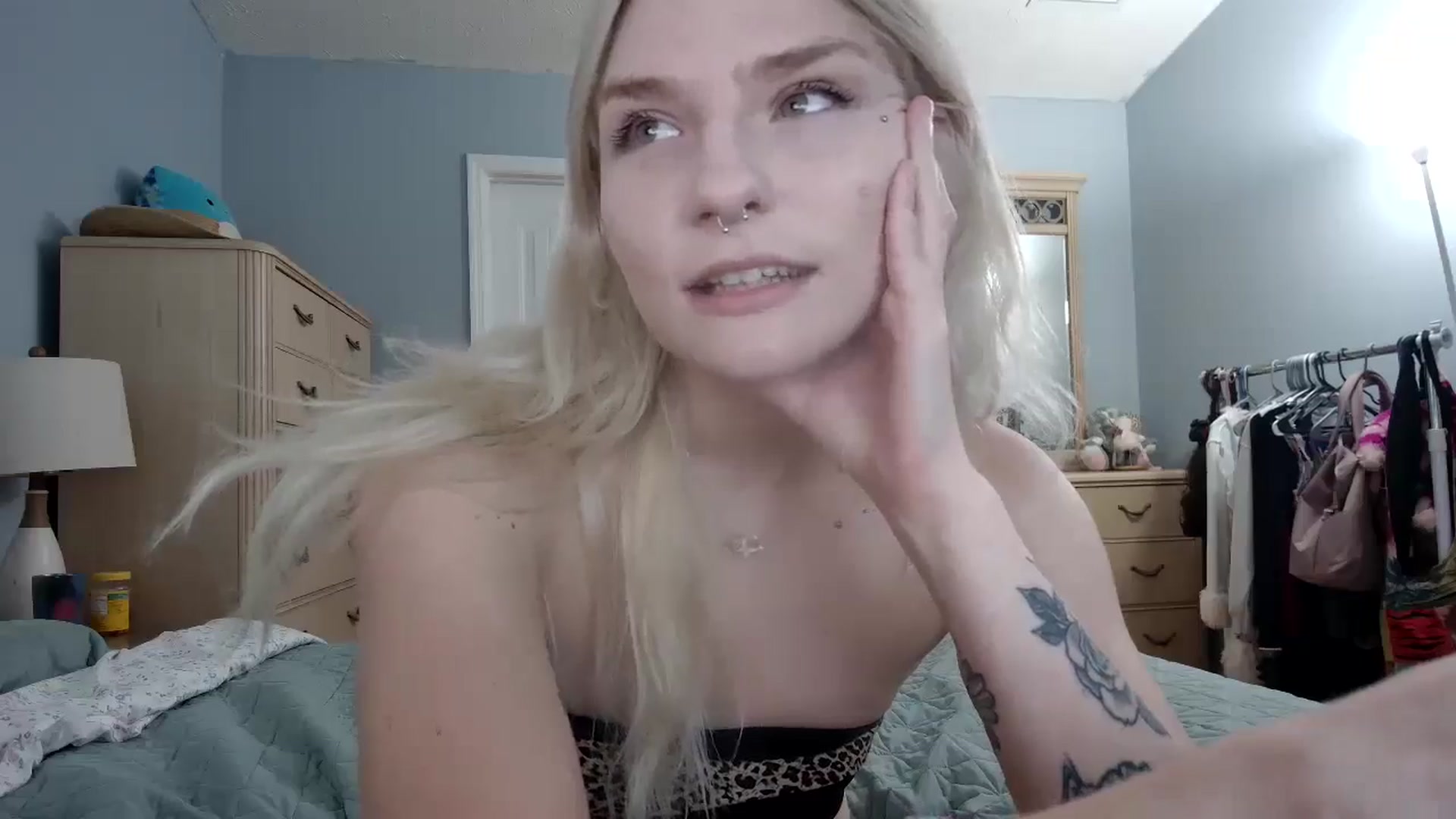 Gallery image thumbnail from DuckChan0's myfreecams stream on, 06/05/2024, 14:13 image 15 of 20