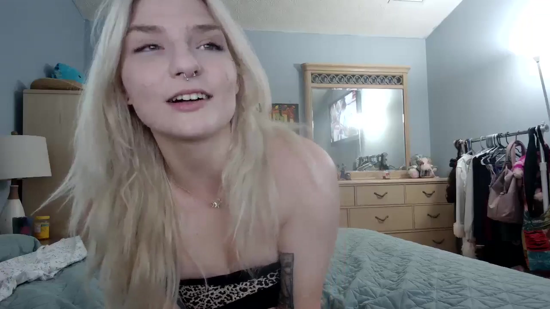 Gallery image thumbnail from DuckChan0's myfreecams stream on, 06/05/2024, 14:13 image 14 of 20