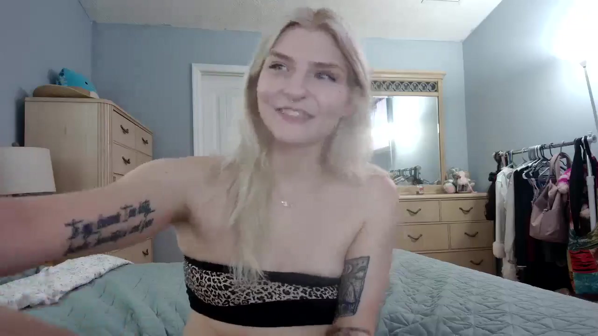 Gallery image thumbnail from DuckChan0's myfreecams stream on, 06/05/2024, 14:13 image 18 of 20