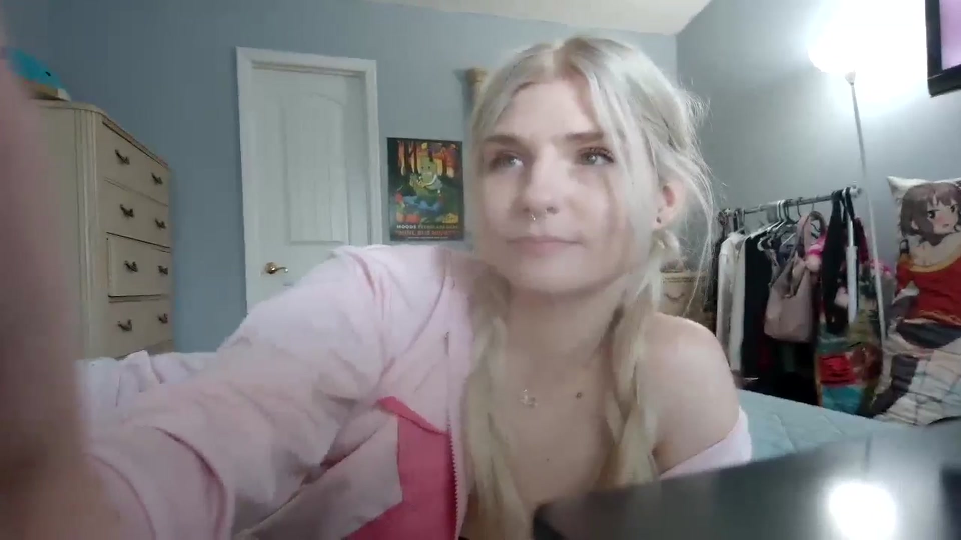 Gallery image thumbnail from DuckChan0's myfreecams stream on, 06/05/2024, 14:47 image 18 of 20