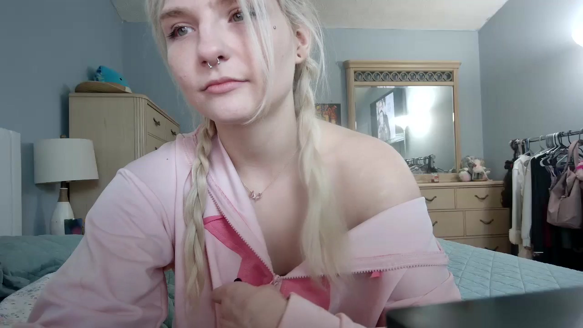 Gallery image thumbnail from DuckChan0's myfreecams stream on, 06/05/2024, 14:47 image 16 of 20
