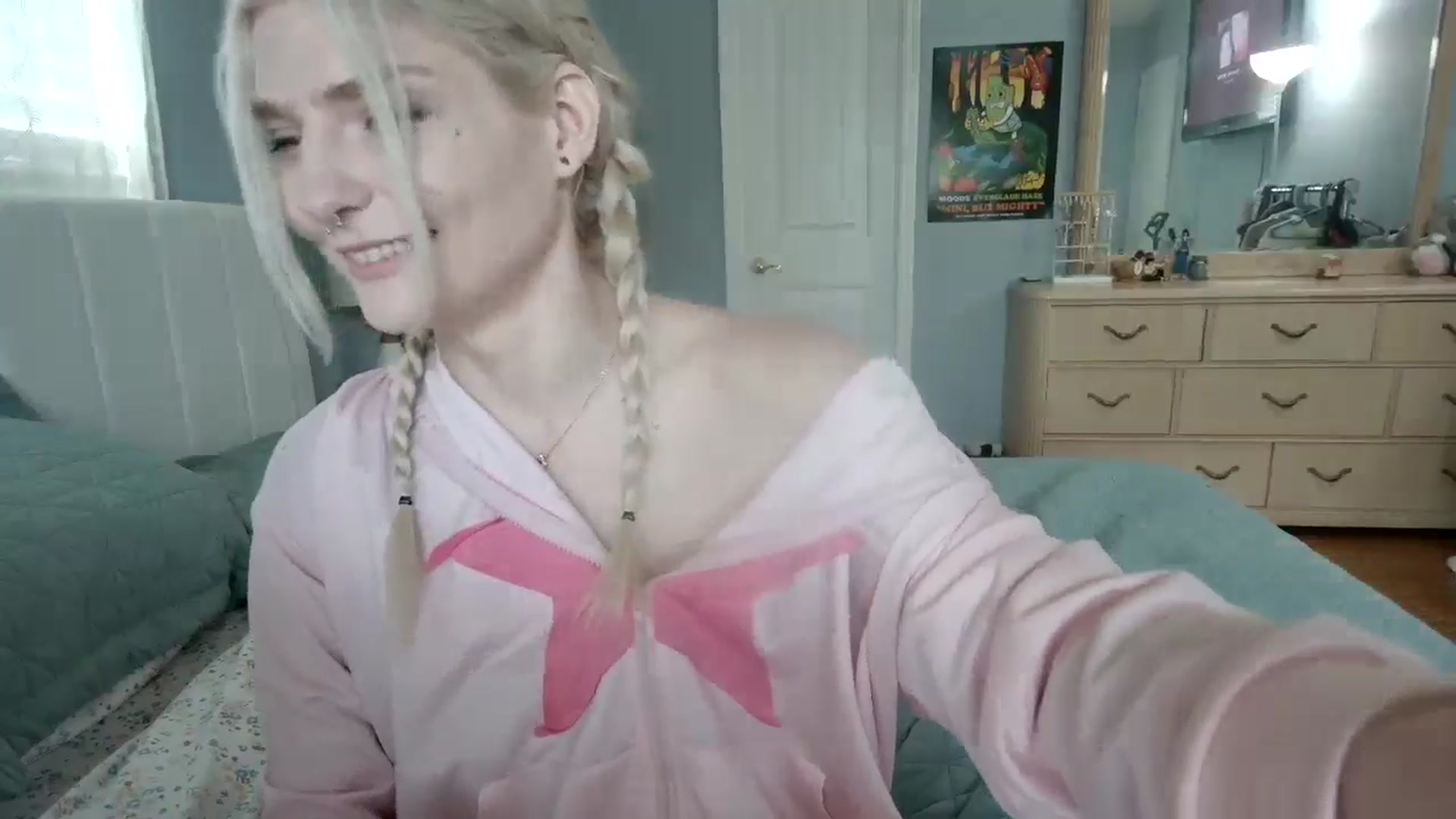 Gallery image thumbnail from DuckChan0's myfreecams stream on, 06/05/2024, 14:47 image 8 of 20