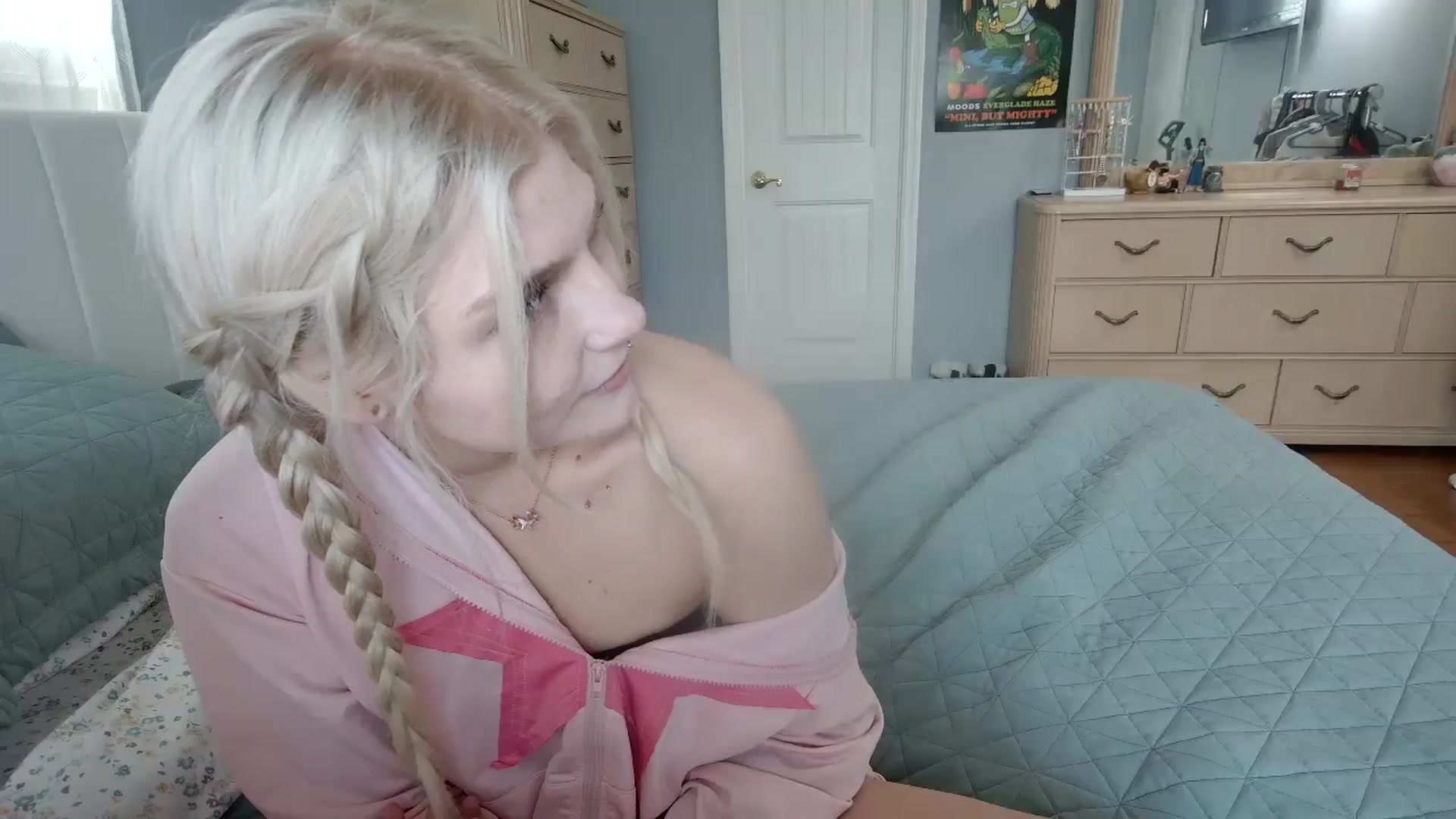 Gallery image thumbnail from DuckChan0's myfreecams stream on, 06/05/2024, 14:47 image 11 of 20