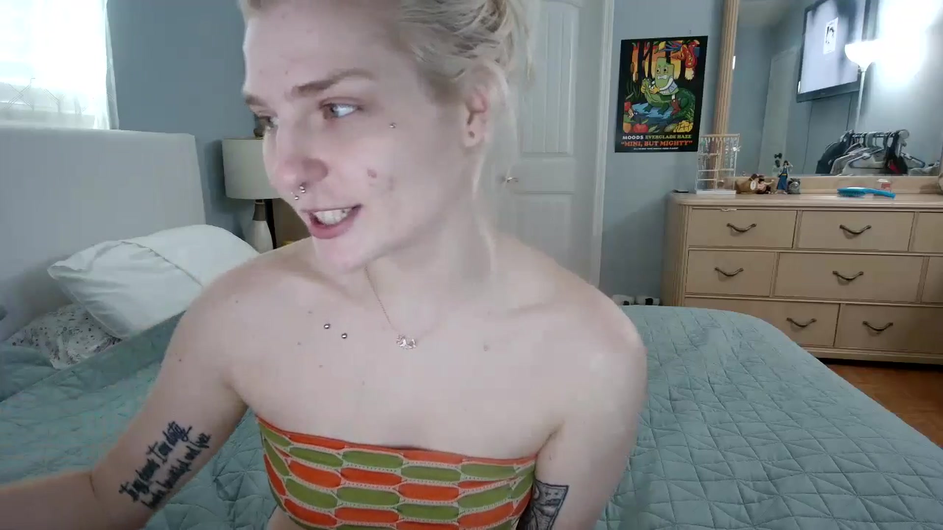 Gallery image thumbnail from DuckChan0's myfreecams stream on, 06/06/2024, 14:35 image 2 of 20