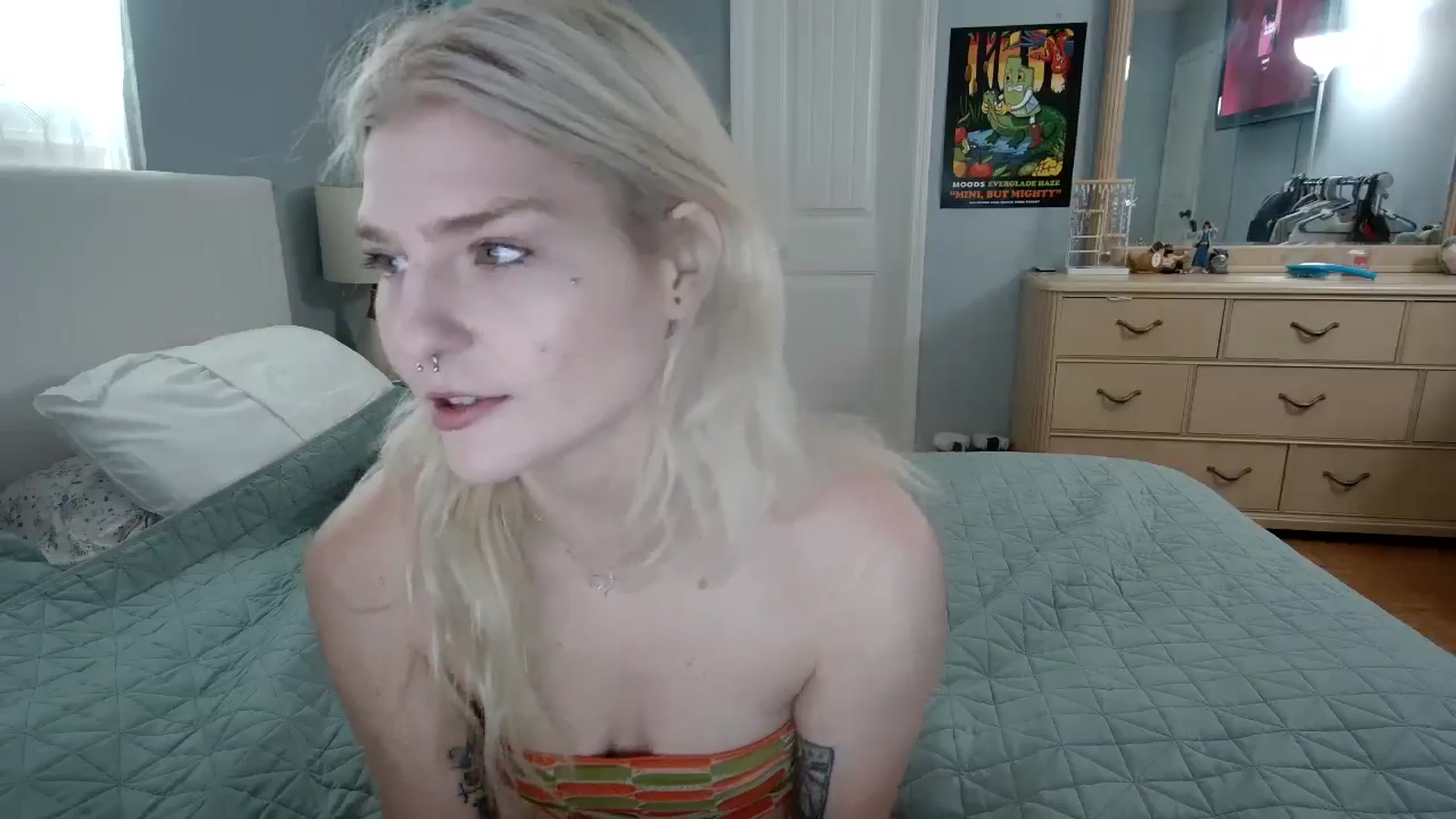 Gallery image thumbnail from DuckChan0's myfreecams stream on, 06/06/2024, 14:35 image 14 of 20