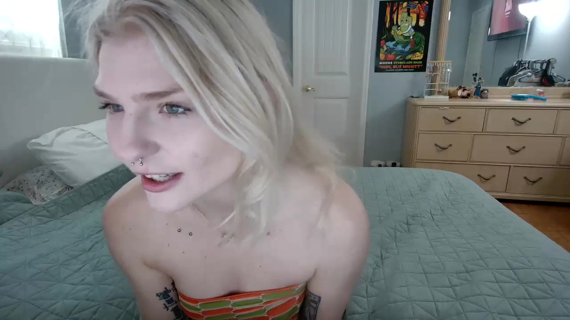 Gallery image thumbnail from DuckChan0's myfreecams stream on, 06/06/2024, 14:35 image 10 of 20