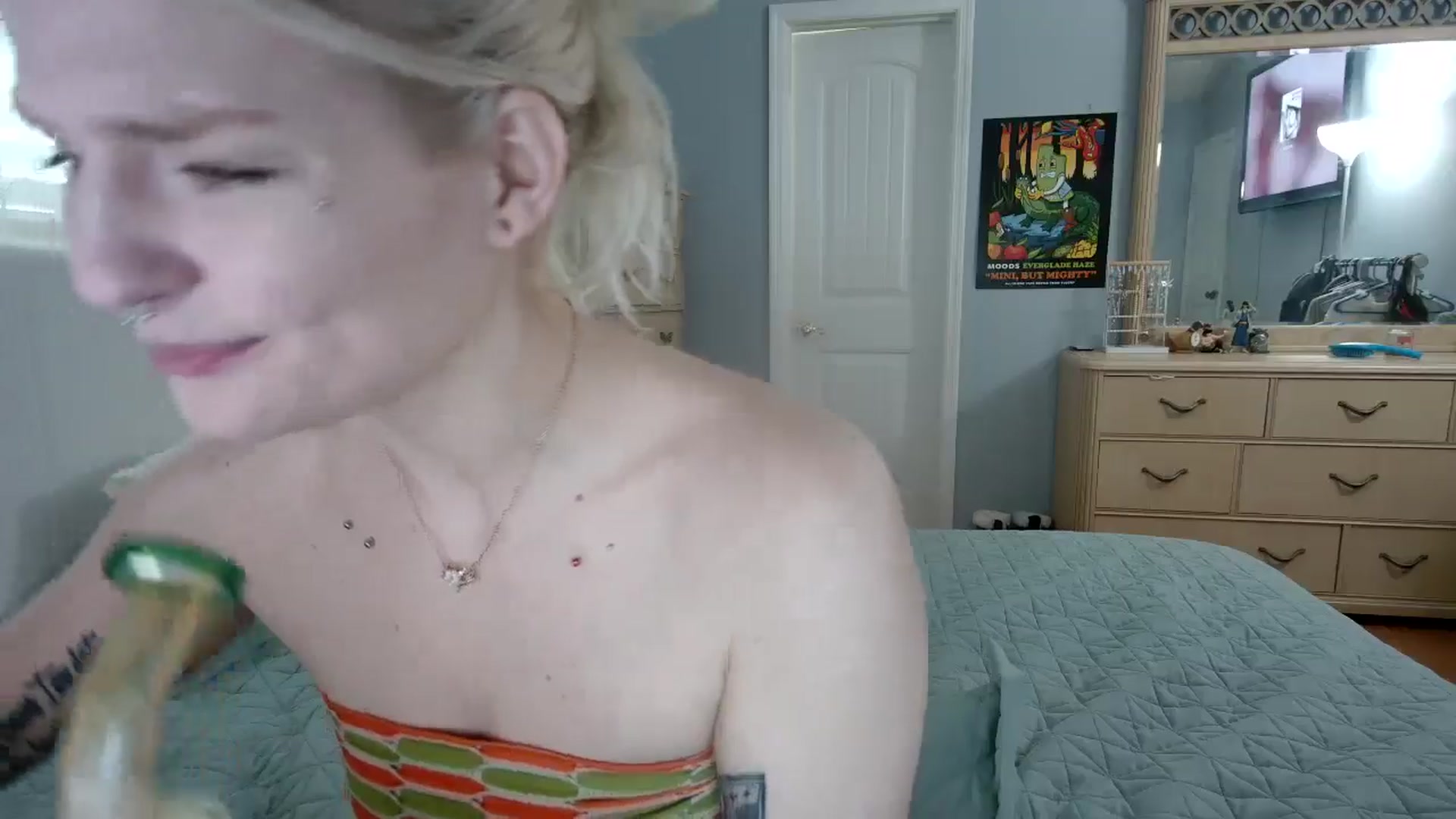 Gallery image thumbnail from DuckChan0's myfreecams stream on, 06/06/2024, 15:44 image 10 of 20