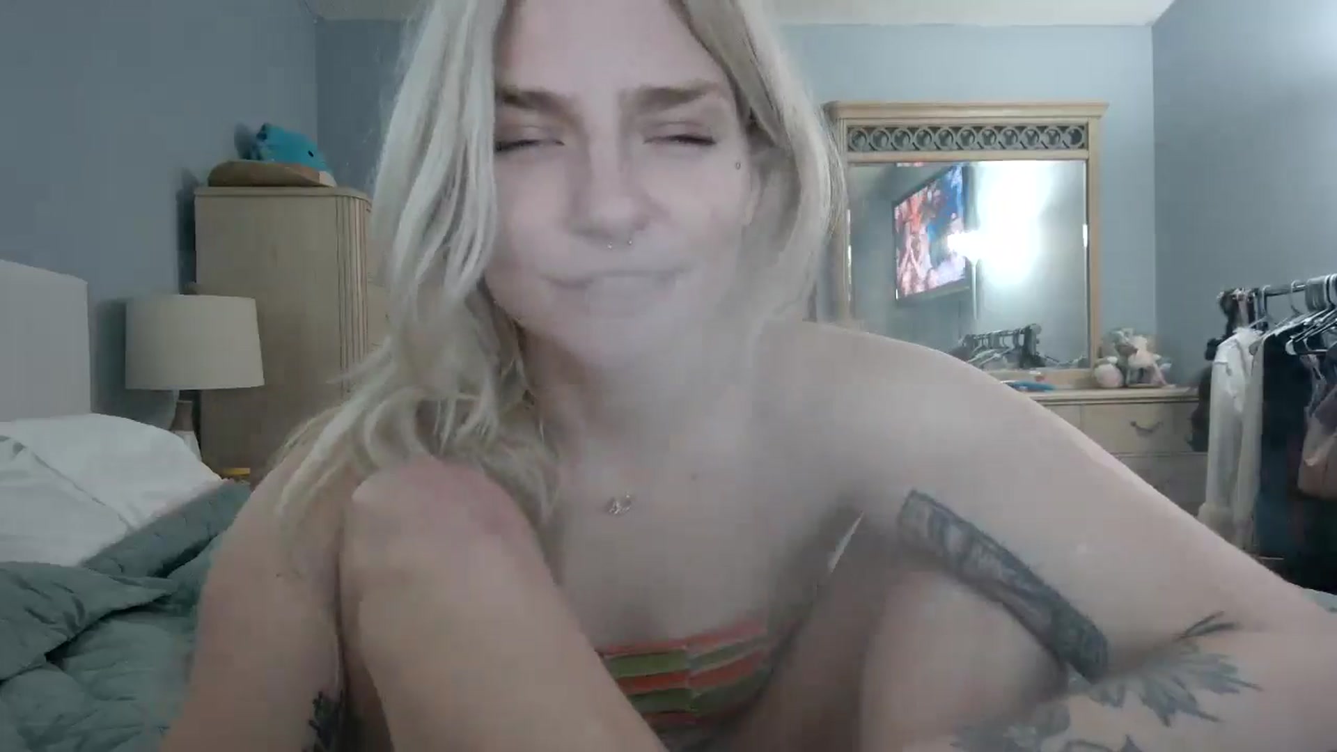 Gallery image thumbnail from DuckChan0's myfreecams stream on, 06/06/2024, 16:14 image 6 of 20