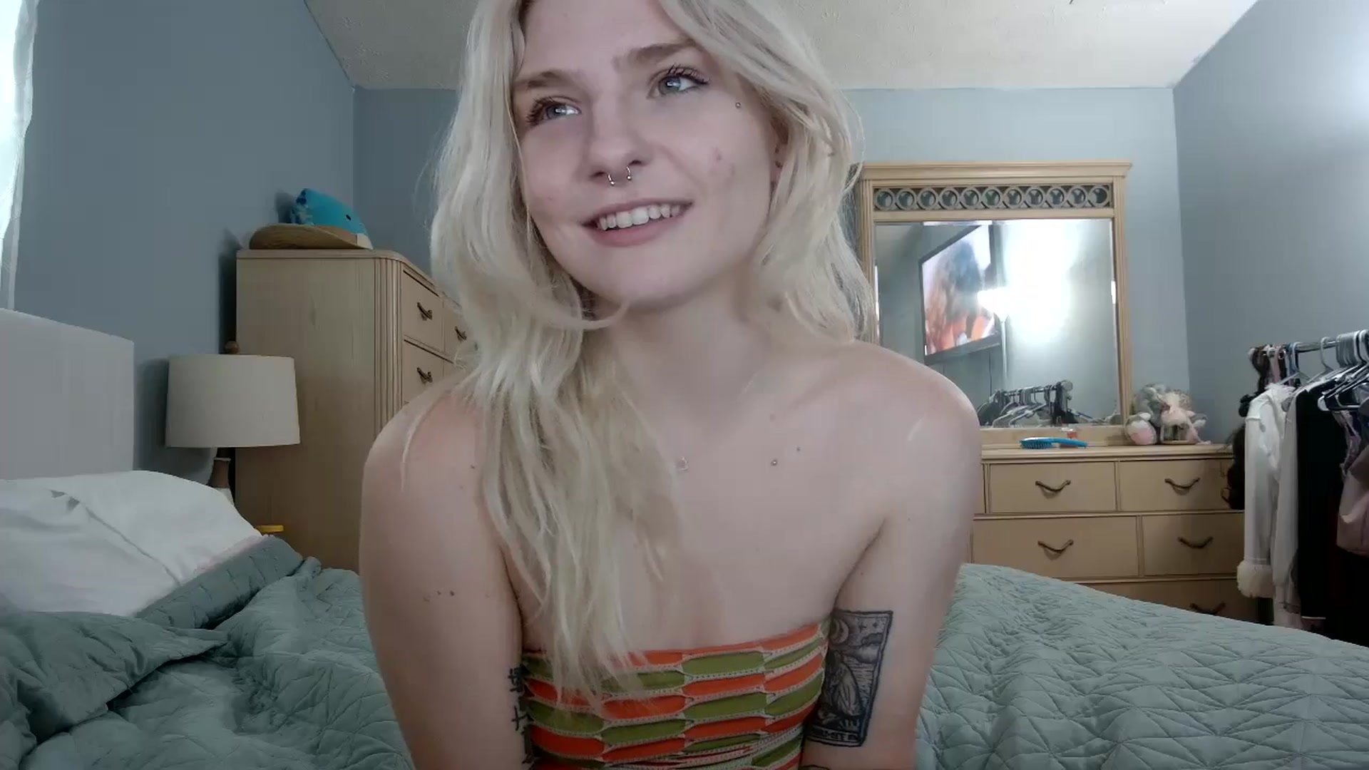 Gallery image thumbnail from DuckChan0's myfreecams stream on, 06/06/2024, 16:14 image 7 of 20