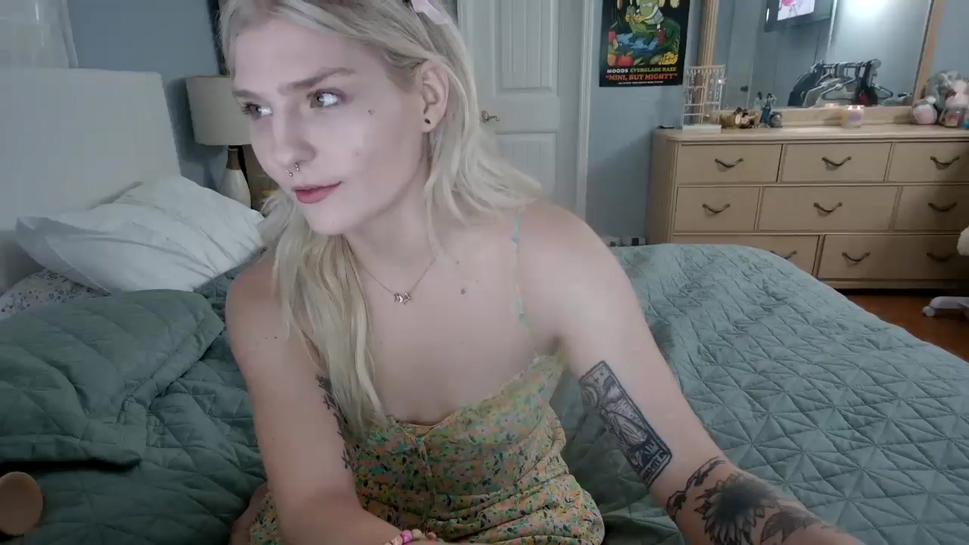 Gallery image thumbnail from DuckChan0's myfreecams stream on, 06/06/2024, 23:25 image 8 of 20