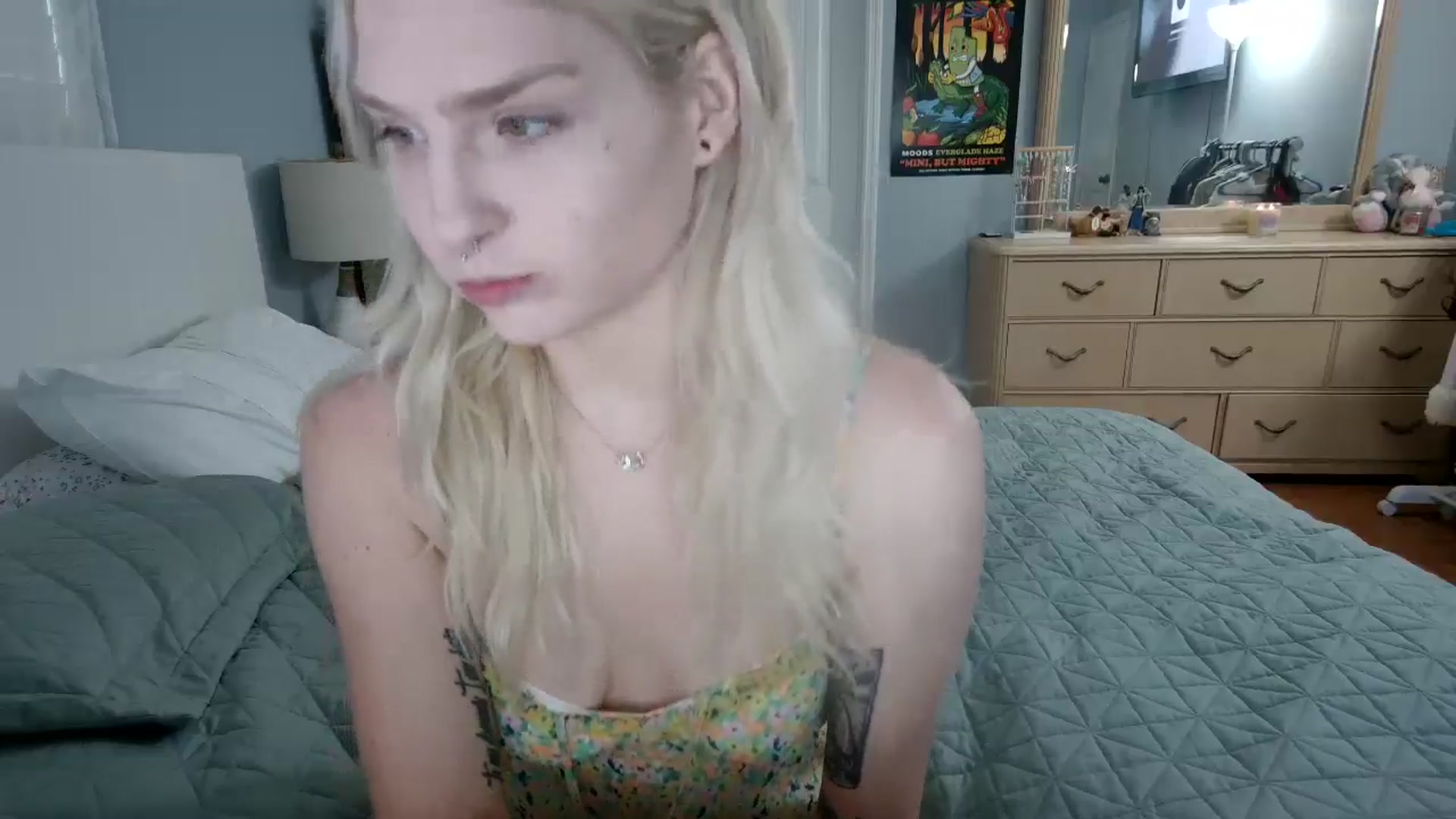 Gallery image thumbnail from DuckChan0's myfreecams stream on, 06/06/2024, 23:25 image 2 of 20