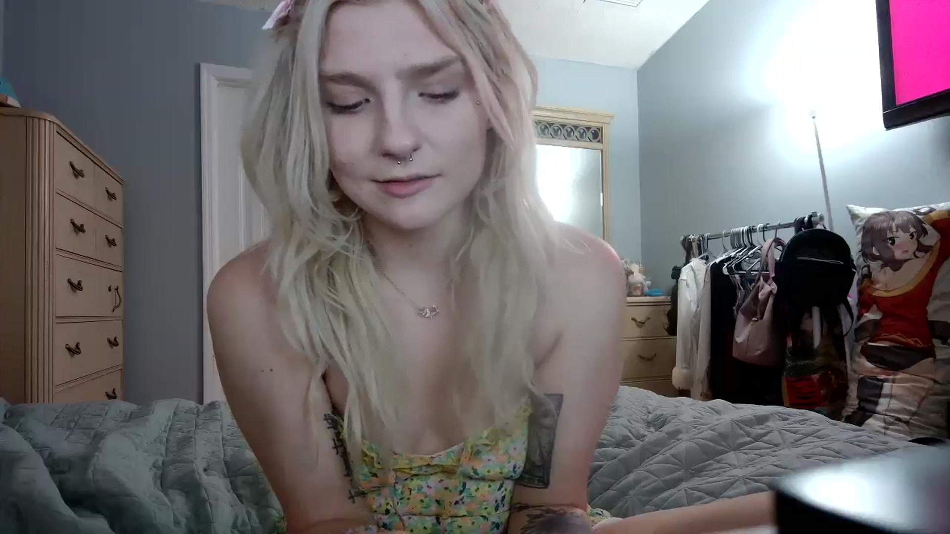Gallery image thumbnail from DuckChan0's myfreecams stream on, 06/06/2024, 23:41 image 16 of 20
