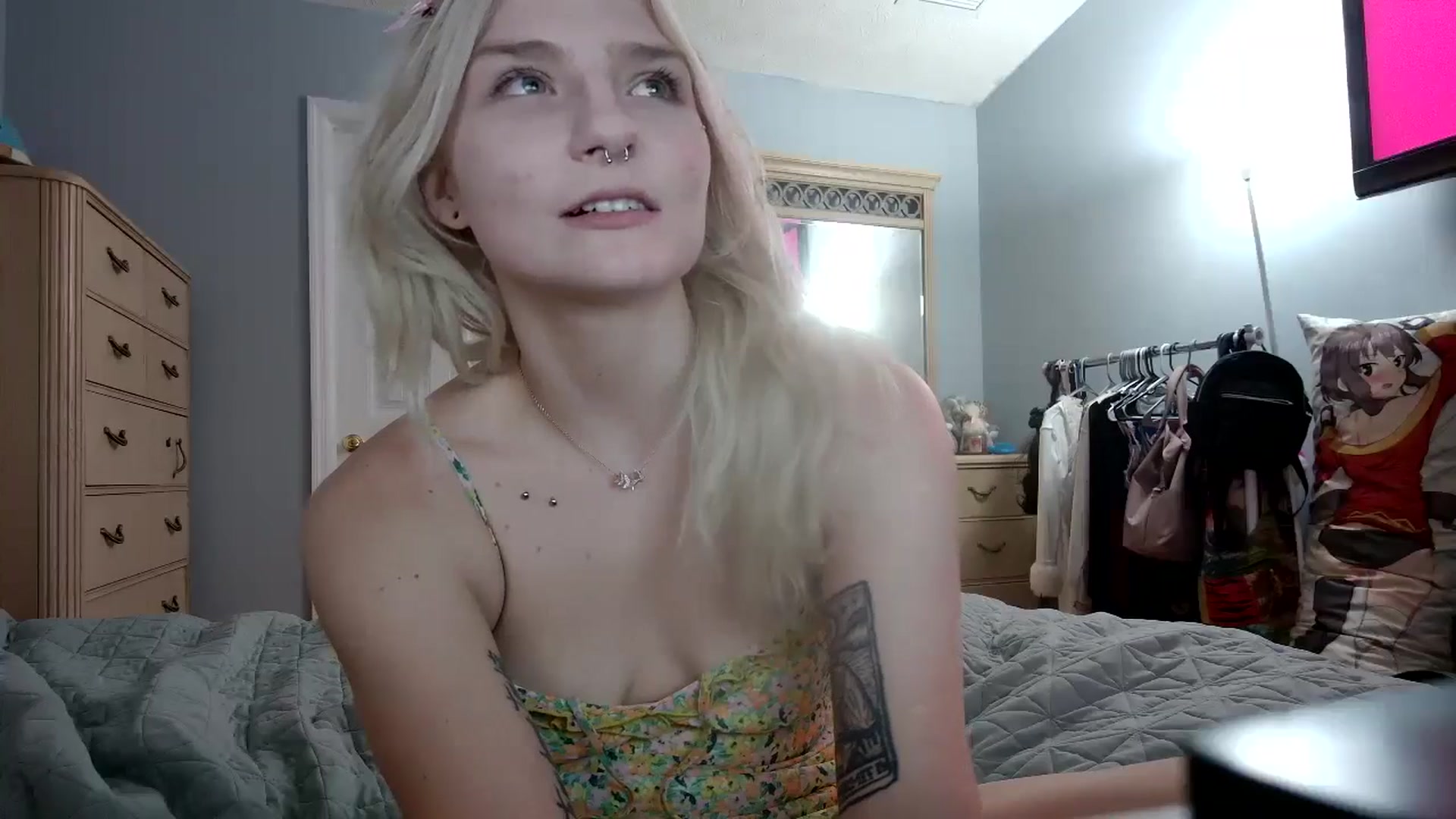Gallery image thumbnail from DuckChan0's myfreecams stream on, 06/06/2024, 23:41 image 15 of 20