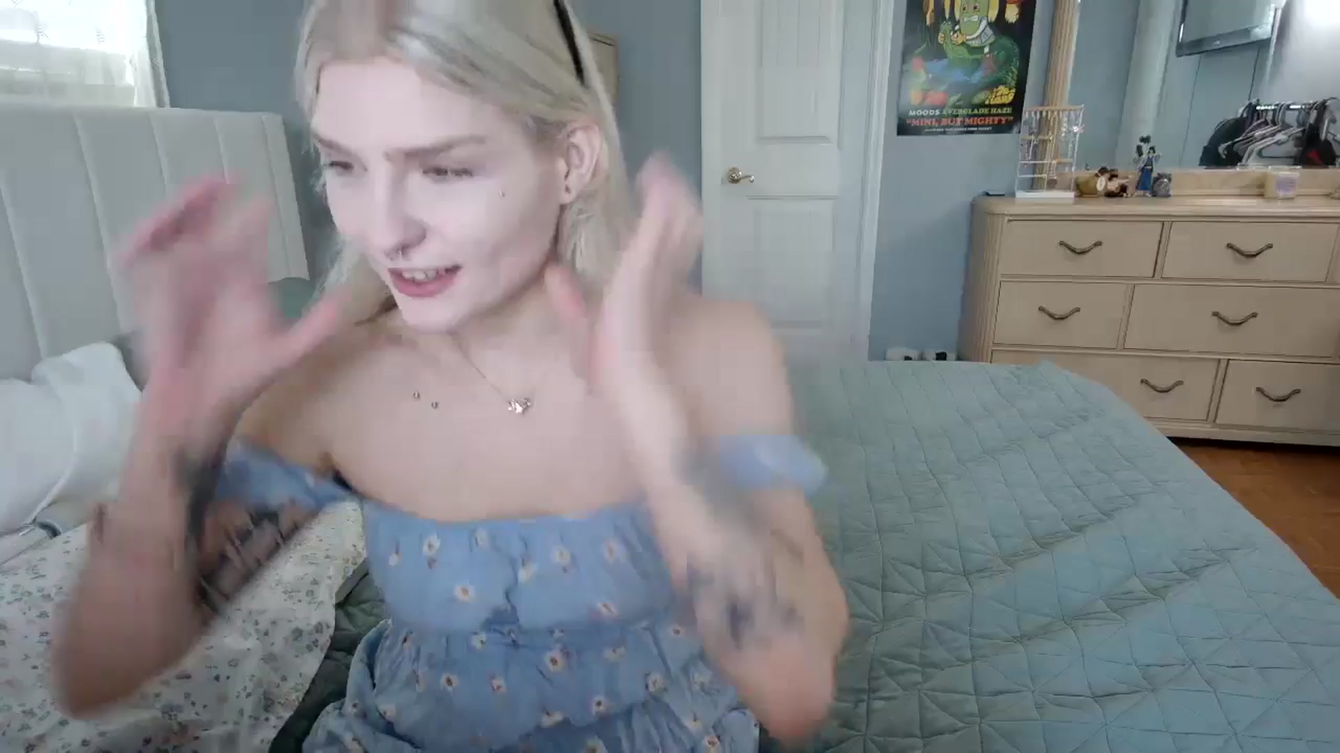 Gallery image thumbnail from DuckChan0's myfreecams stream on, 06/07/2024, 16:08 image 4 of 20