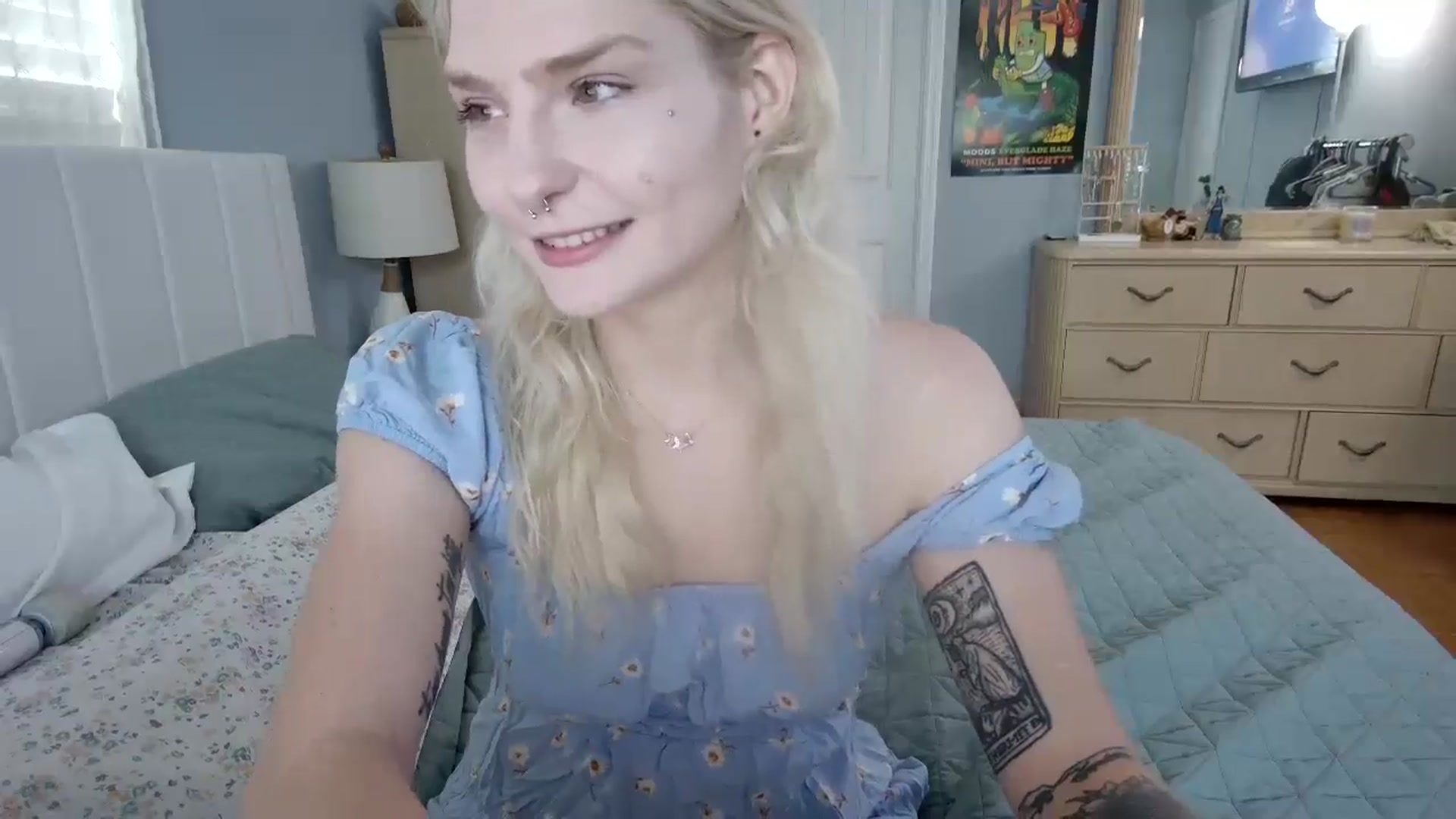 Gallery image thumbnail from DuckChan0's myfreecams stream on, 06/07/2024, 16:08 image 14 of 20