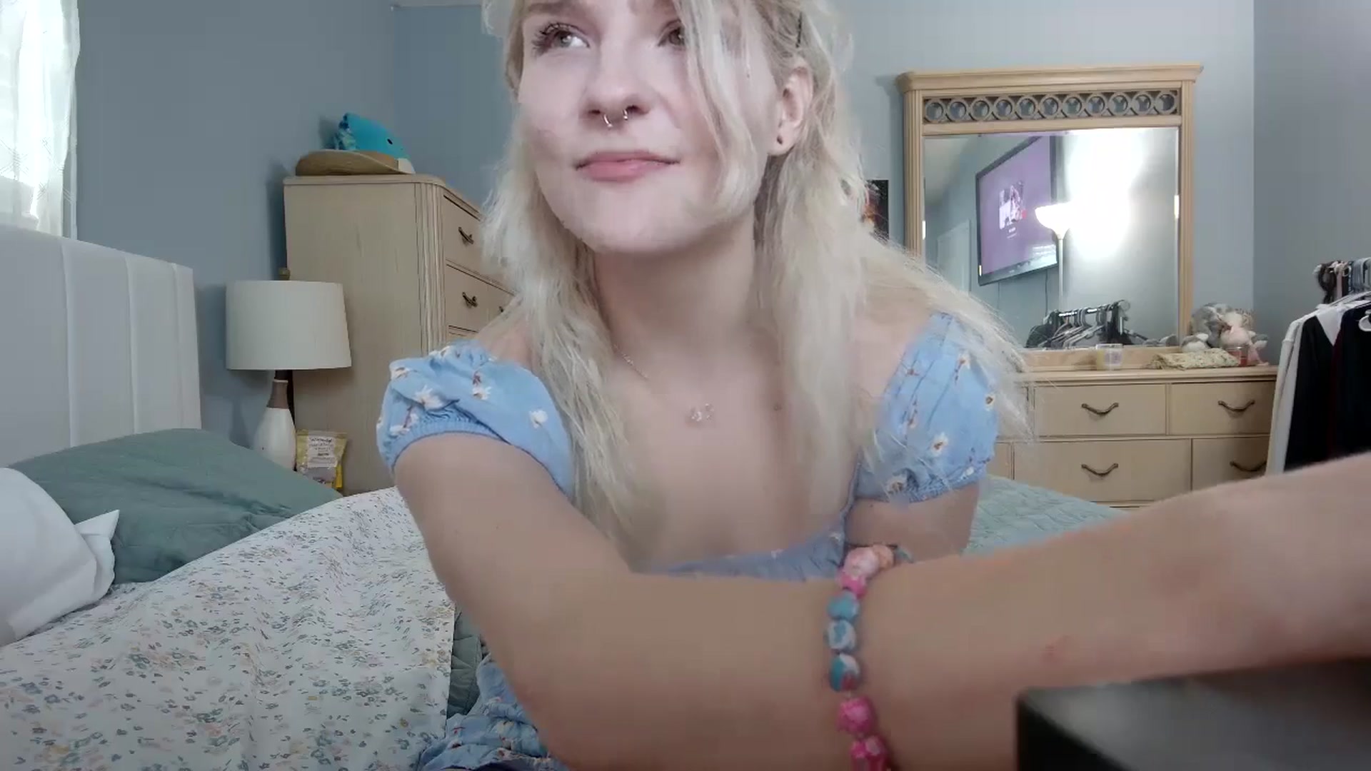 Gallery image thumbnail from DuckChan0's myfreecams stream on, 06/07/2024, 16:08 image 10 of 20