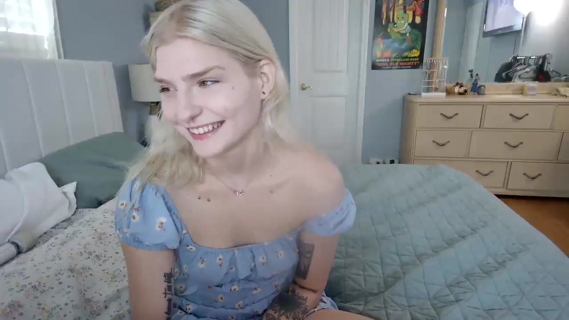 Gallery image thumbnail from DuckChan0's myfreecams stream on, 06/07/2024, 16:08 image 13 of 20