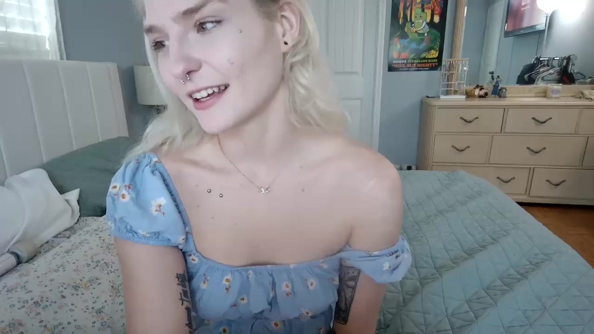 Gallery image thumbnail from DuckChan0's myfreecams stream on, 06/07/2024, 16:08 image 16 of 20