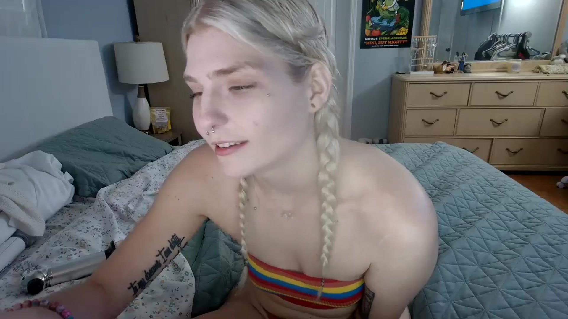 Gallery image thumbnail from DuckChan0's myfreecams stream on, 06/07/2024, 22:43 image 12 of 20
