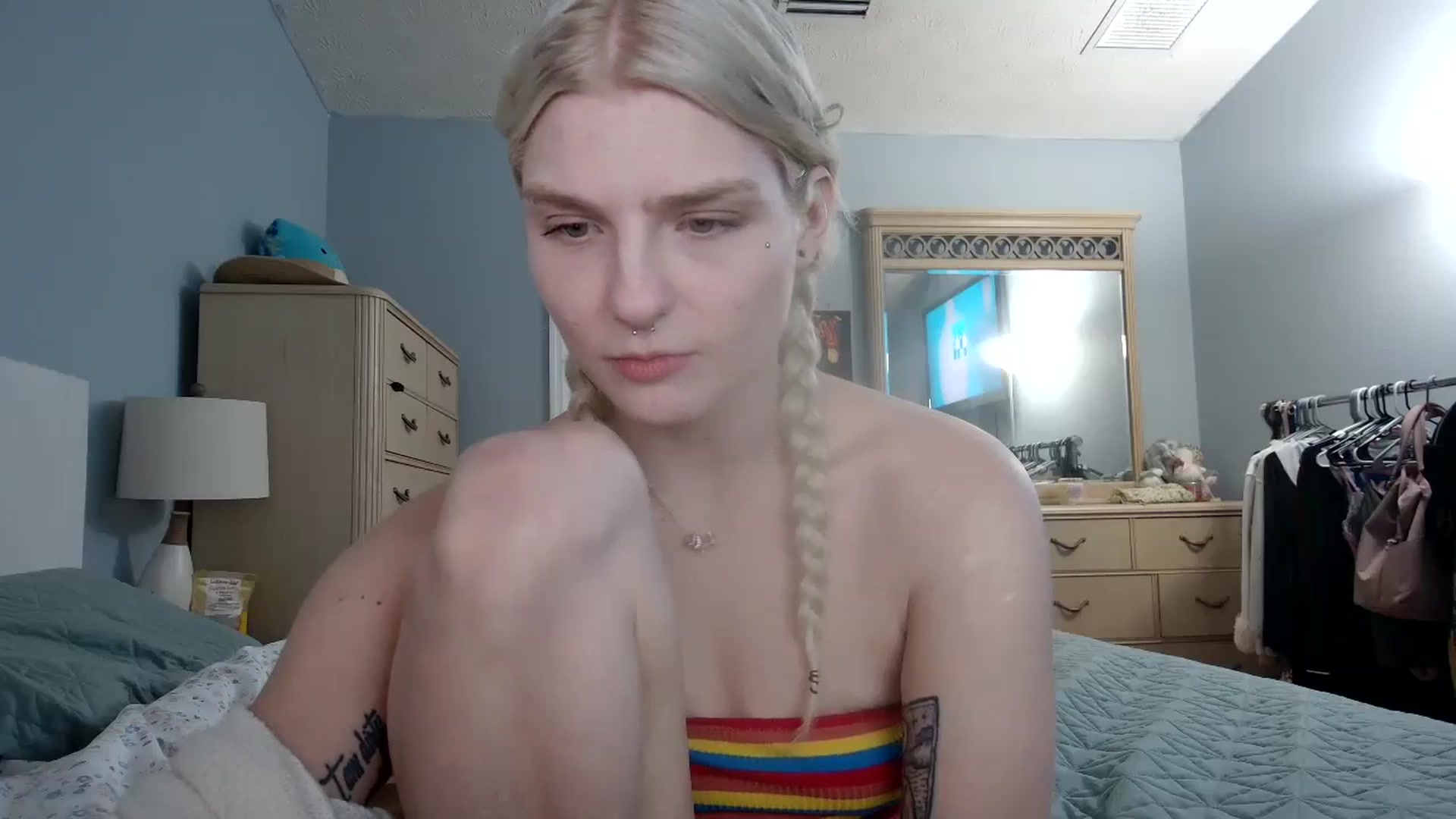 Gallery image thumbnail from DuckChan0's myfreecams stream on, 06/07/2024, 22:43 image 19 of 20