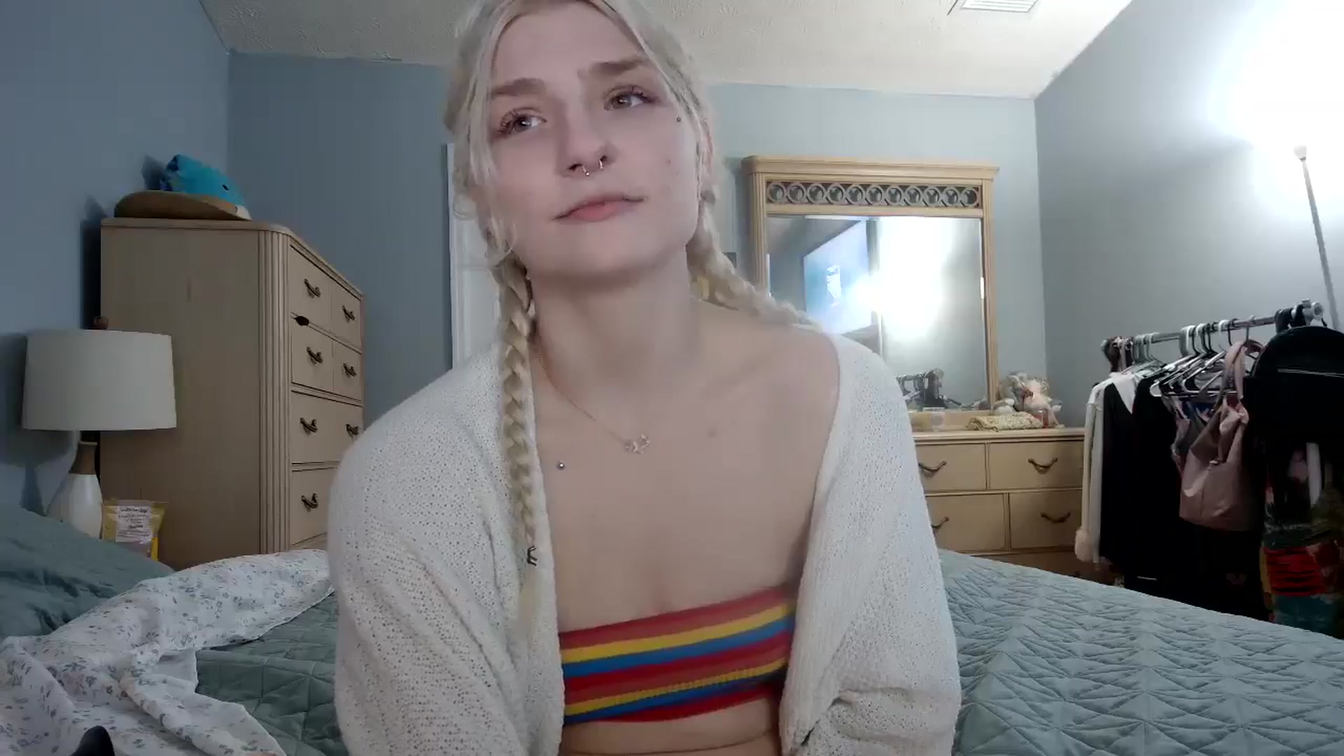 Gallery image thumbnail from DuckChan0's myfreecams stream on, 06/07/2024, 22:43 image 15 of 20