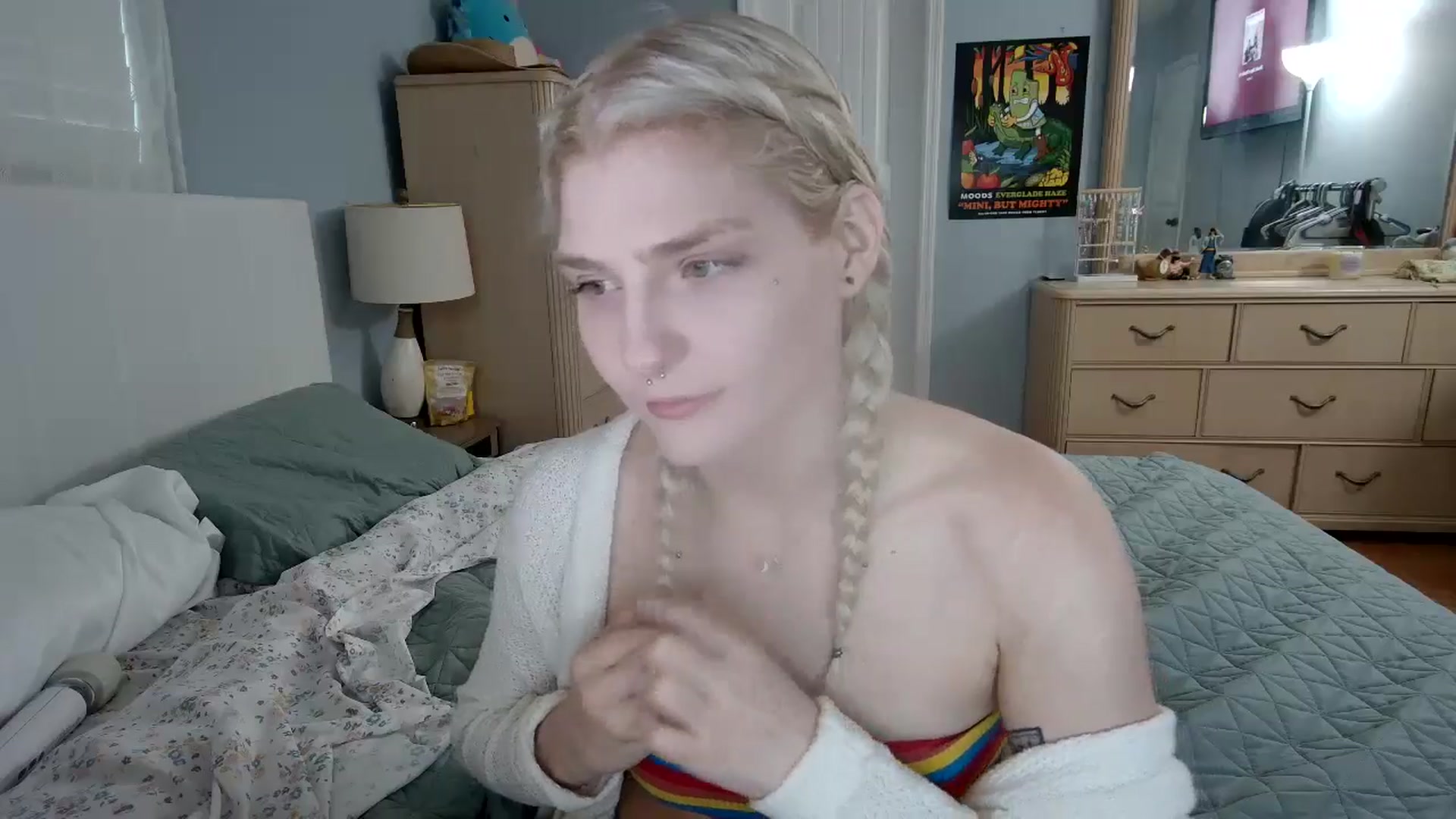 Gallery image thumbnail from DuckChan0's myfreecams stream on, 06/07/2024, 22:43 image 4 of 20